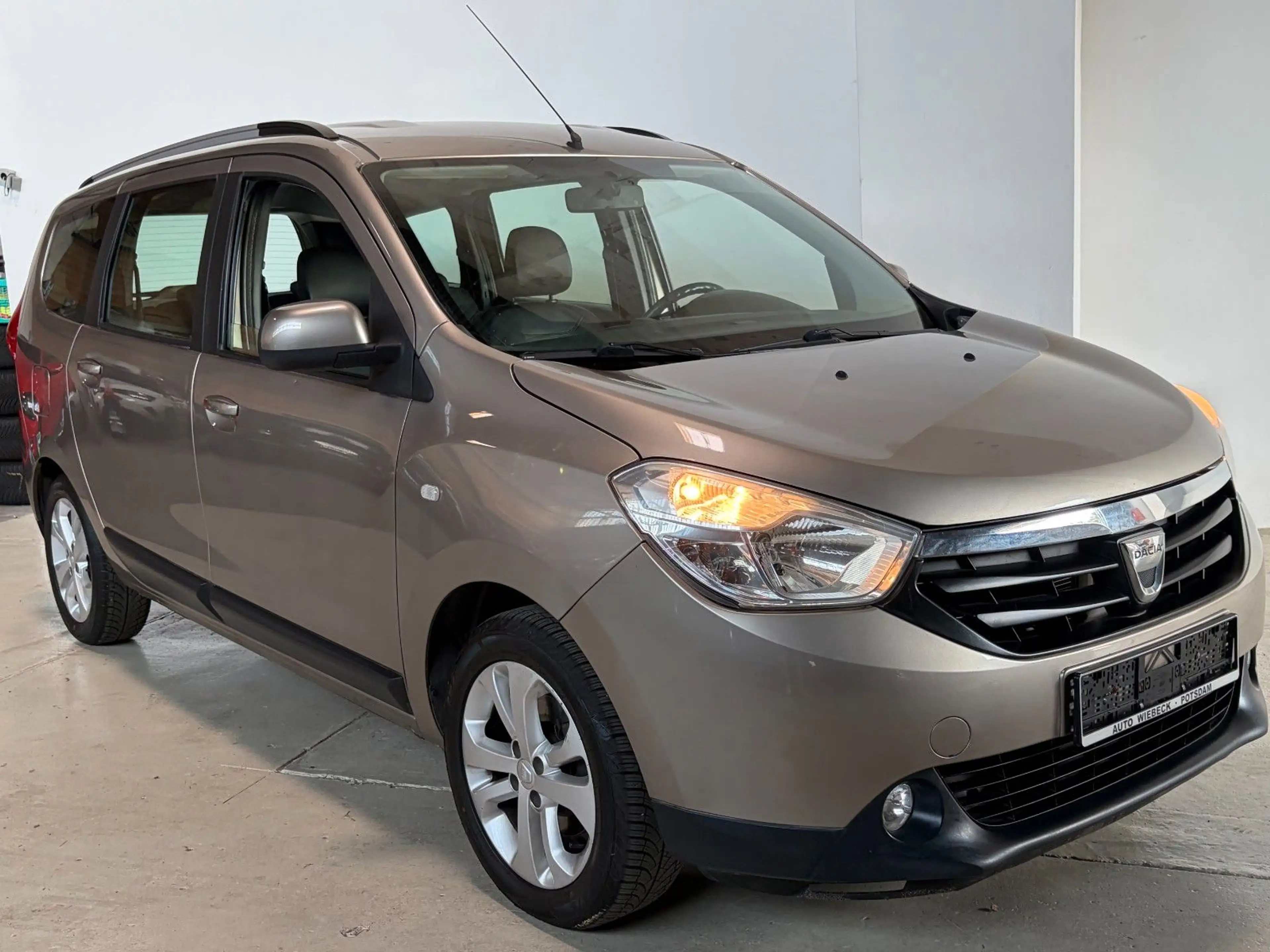 Dacia Lodgy Prestige 1.2 — photo 2