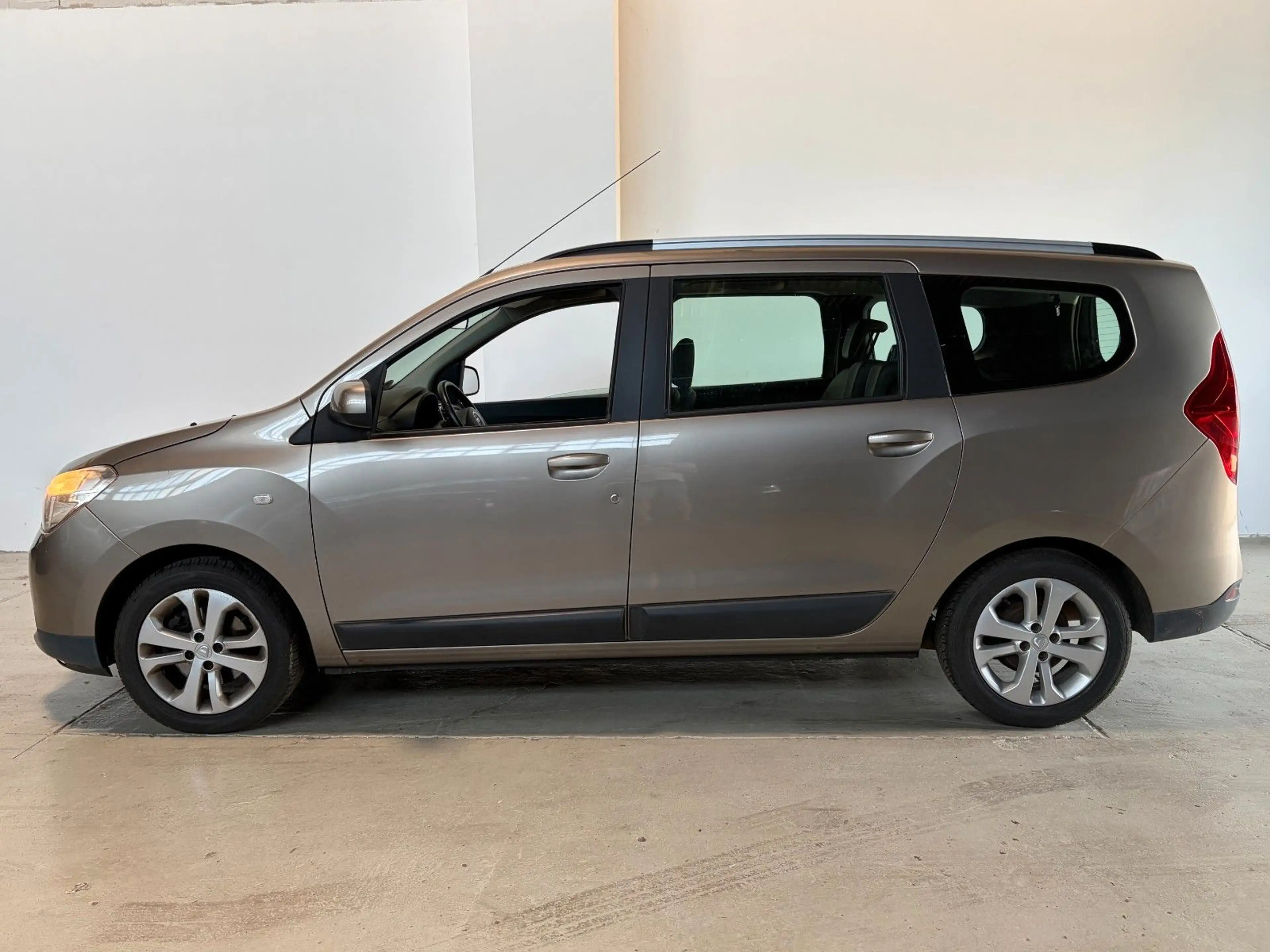 Dacia Lodgy Prestige 1.2 — photo 5