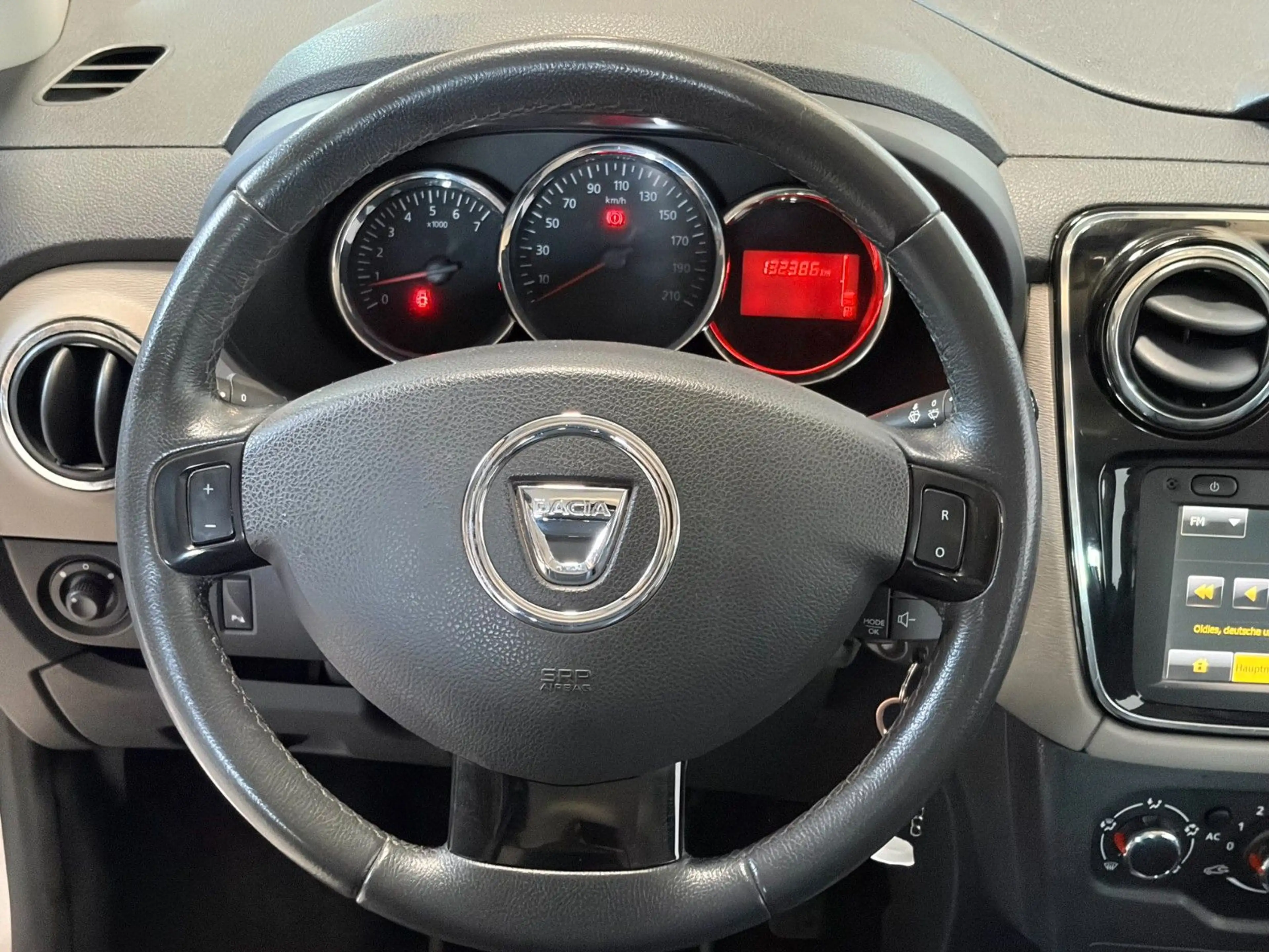 Dacia Lodgy Prestige 1.2 — photo 12