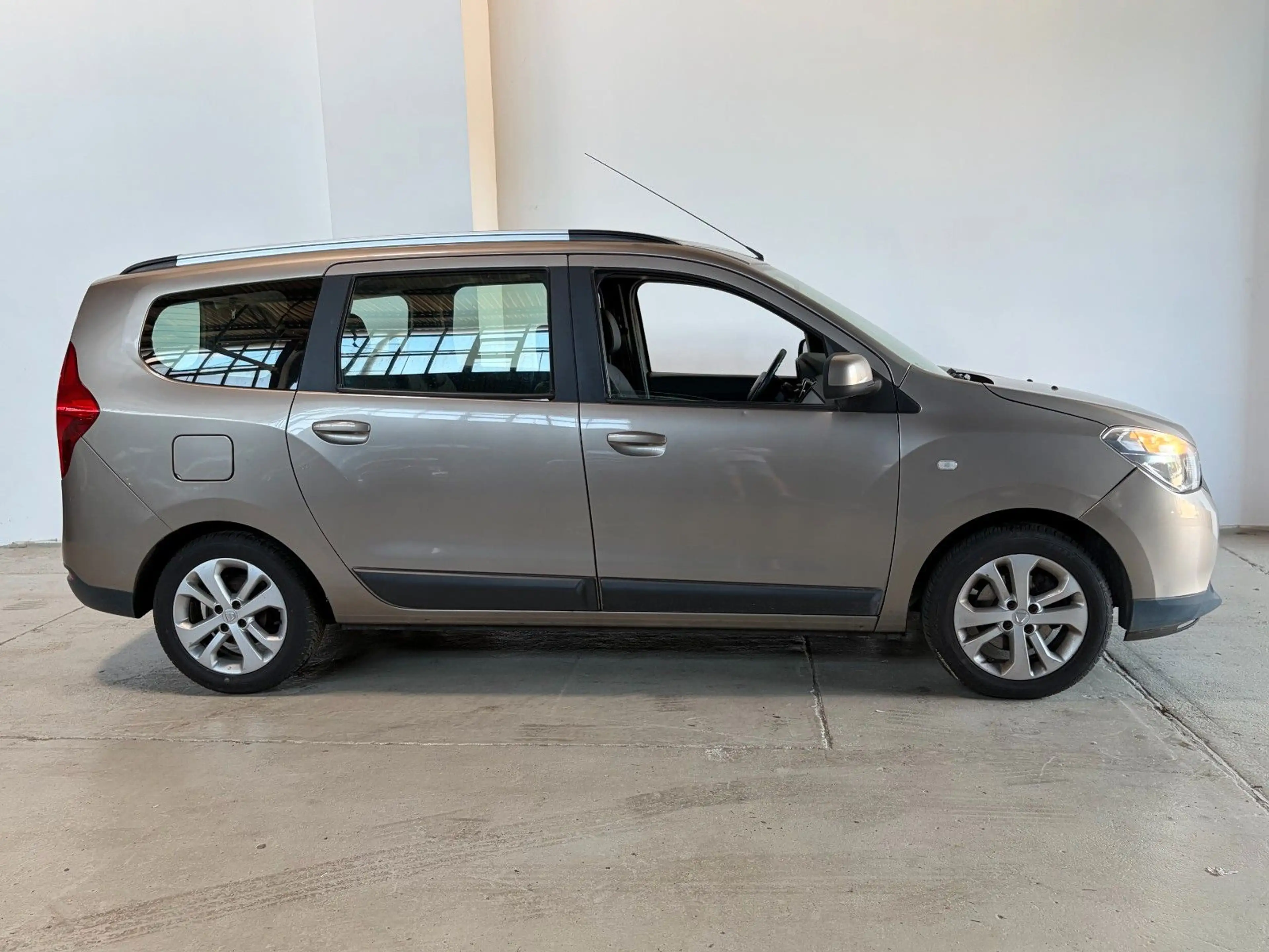 Dacia Lodgy Prestige 1.2 — photo 6