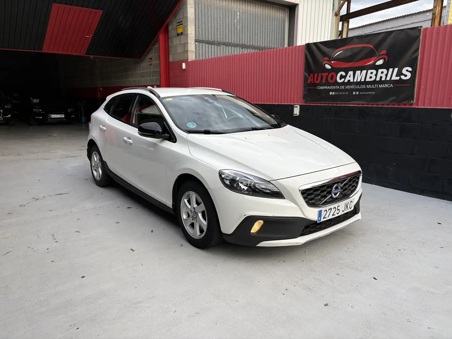 Volvo V40 Cross Country D2 Momentum 120 Blanco - 1