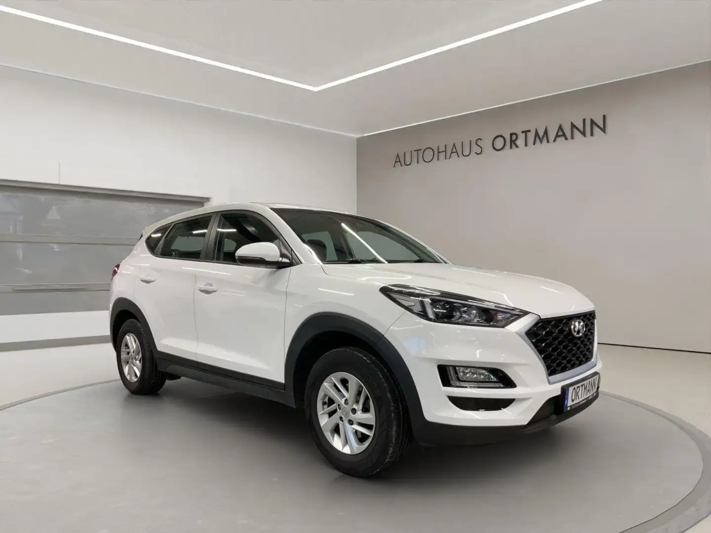 Hyundai TUCSON 1.6 Benzin "Select" 2WD 6-Gang Weiß - 1