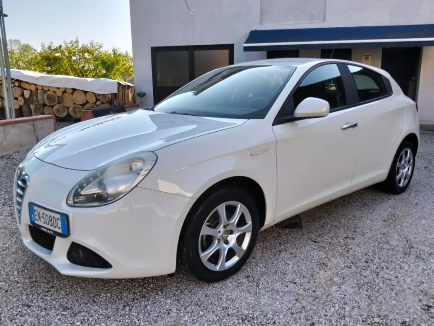 Alfa Romeo Giulietta 1.4 Turbo 120 CV GPL bijela - 1