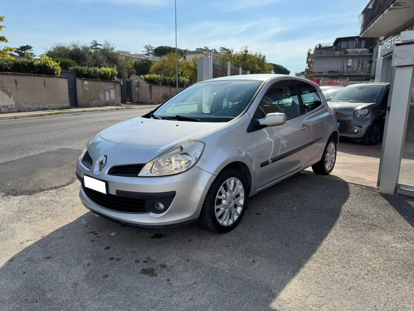 Renault Clio Clio III 2005 3p 1.5 dci Le Iene 85cv Grijs - 1