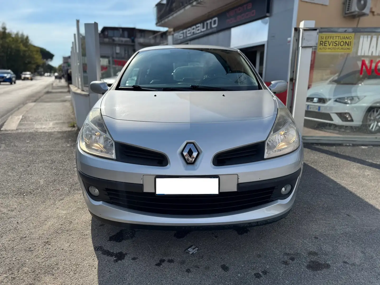 Renault Clio Clio III 2005 3p 1.5 dci Le Iene 85cv Grijs - 2