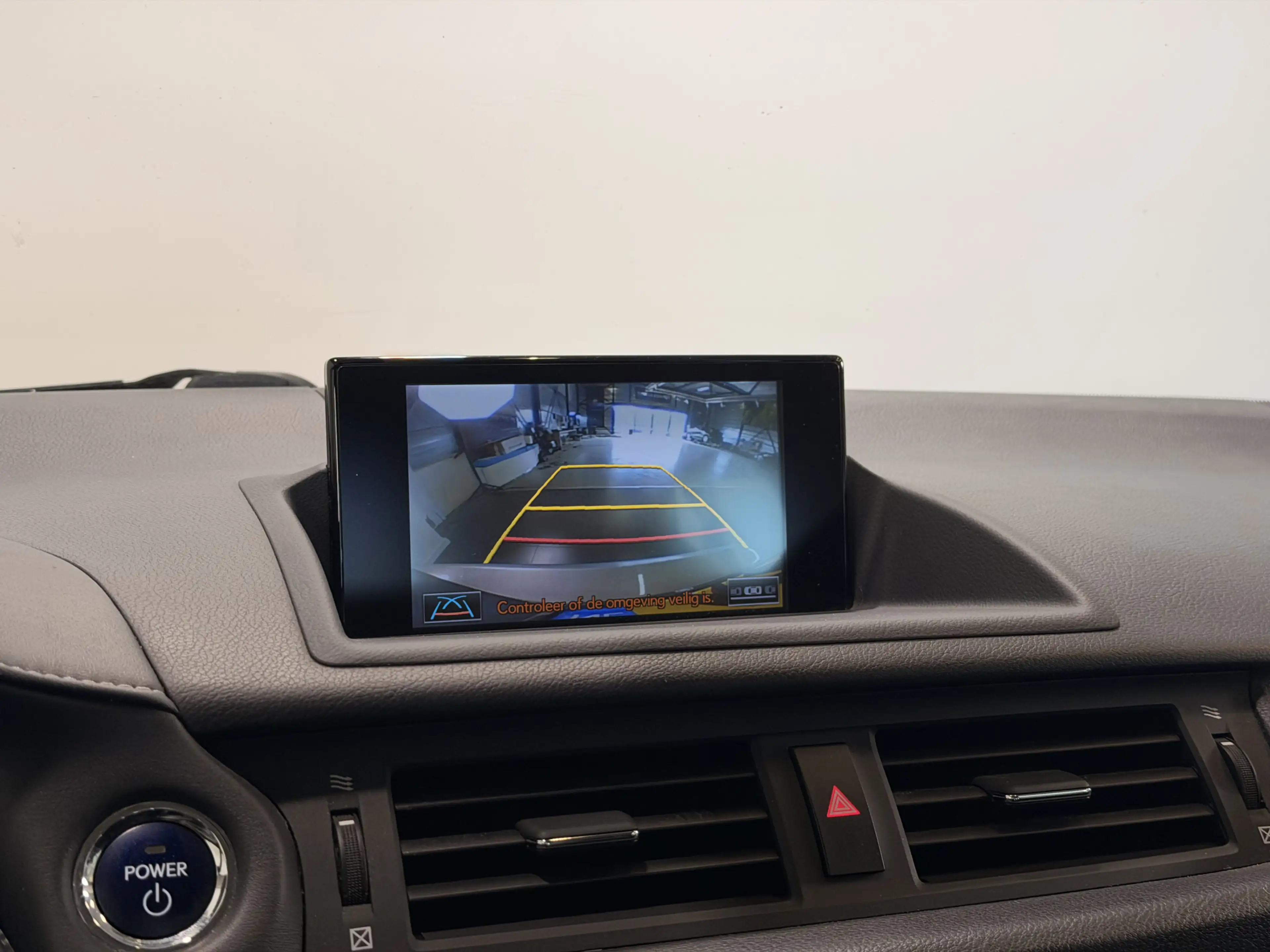 Lexus CT 200h — photo 11