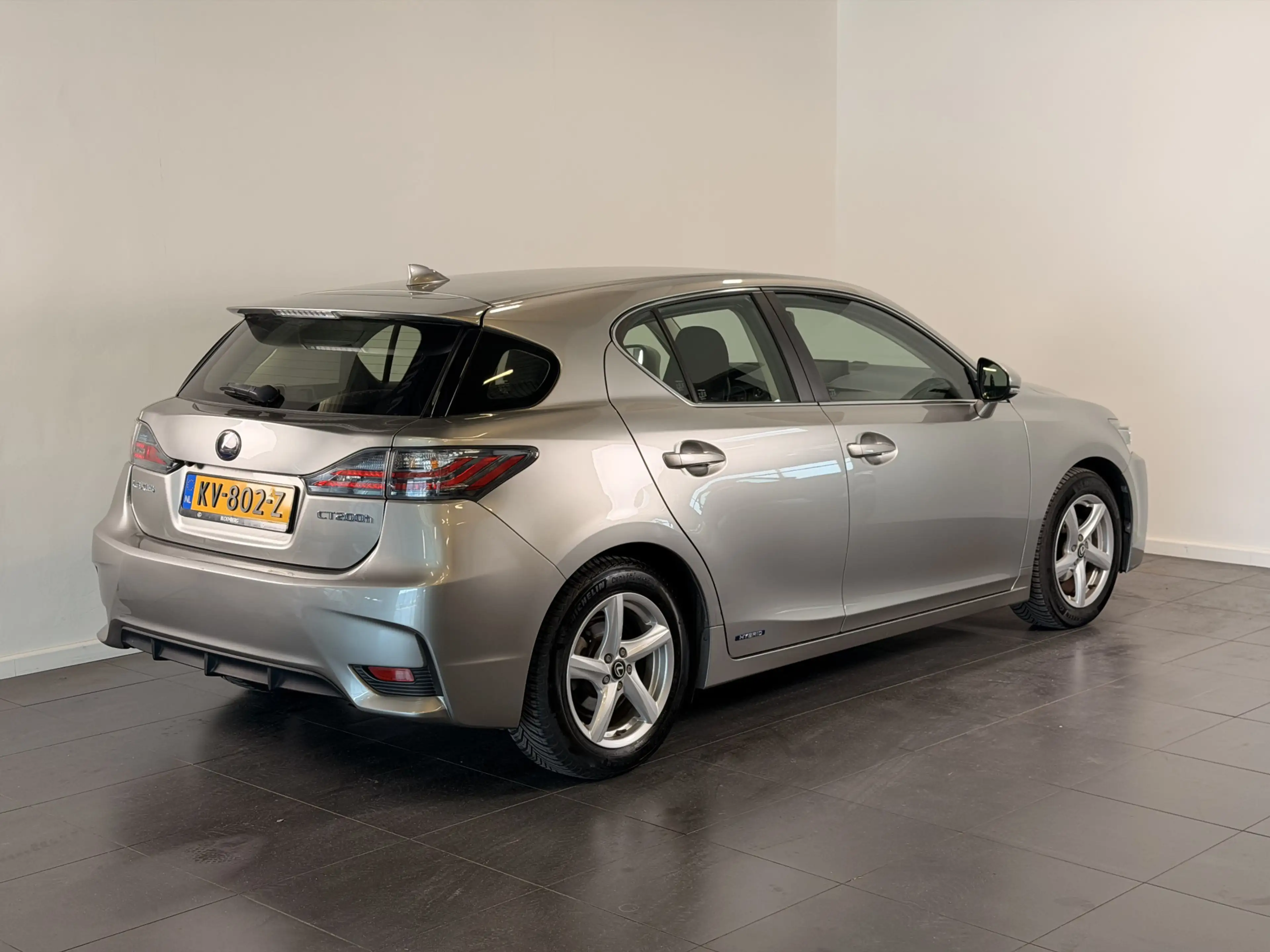 Lexus CT 200h — photo 4