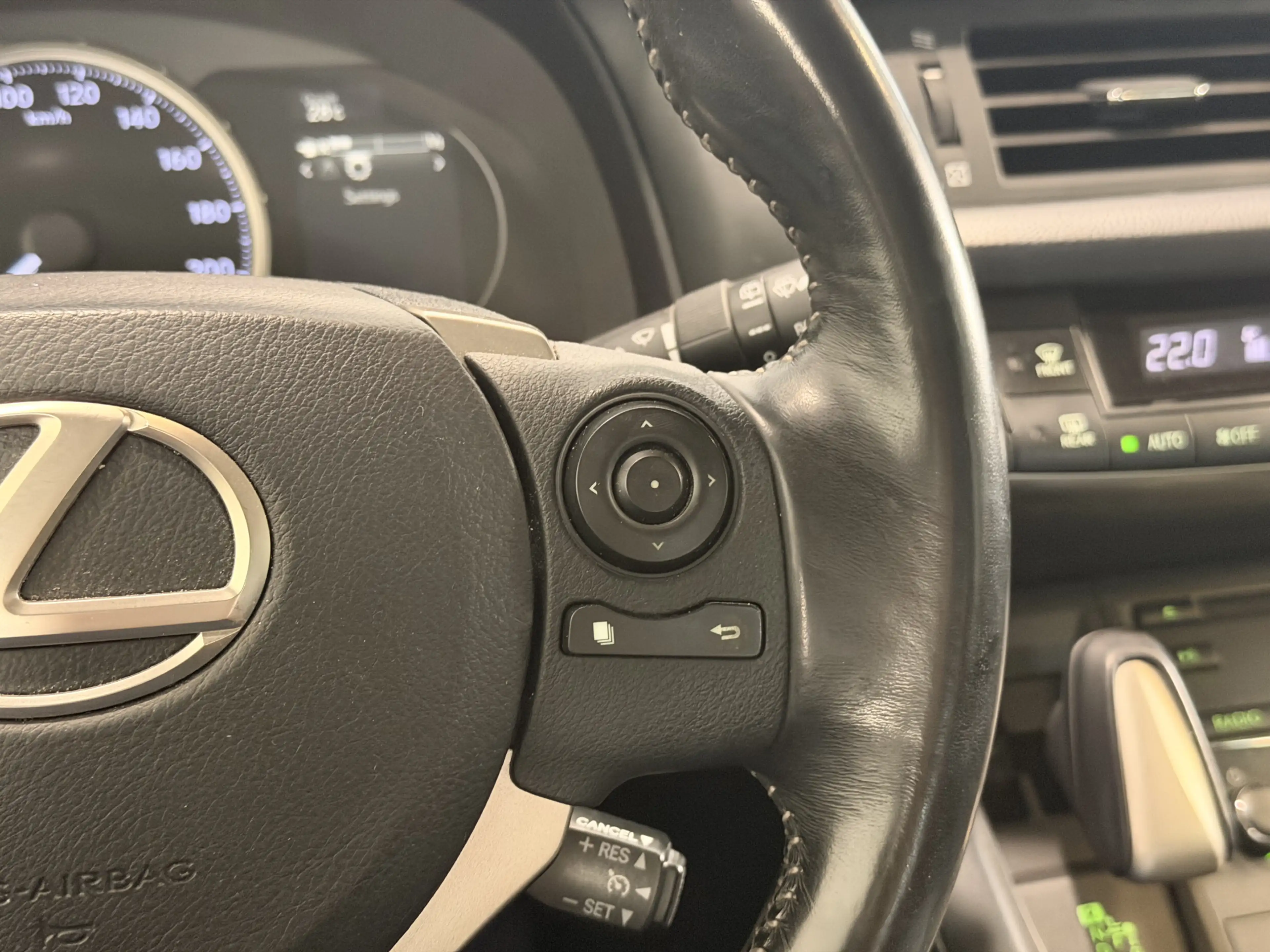 Lexus CT 200h — photo 8