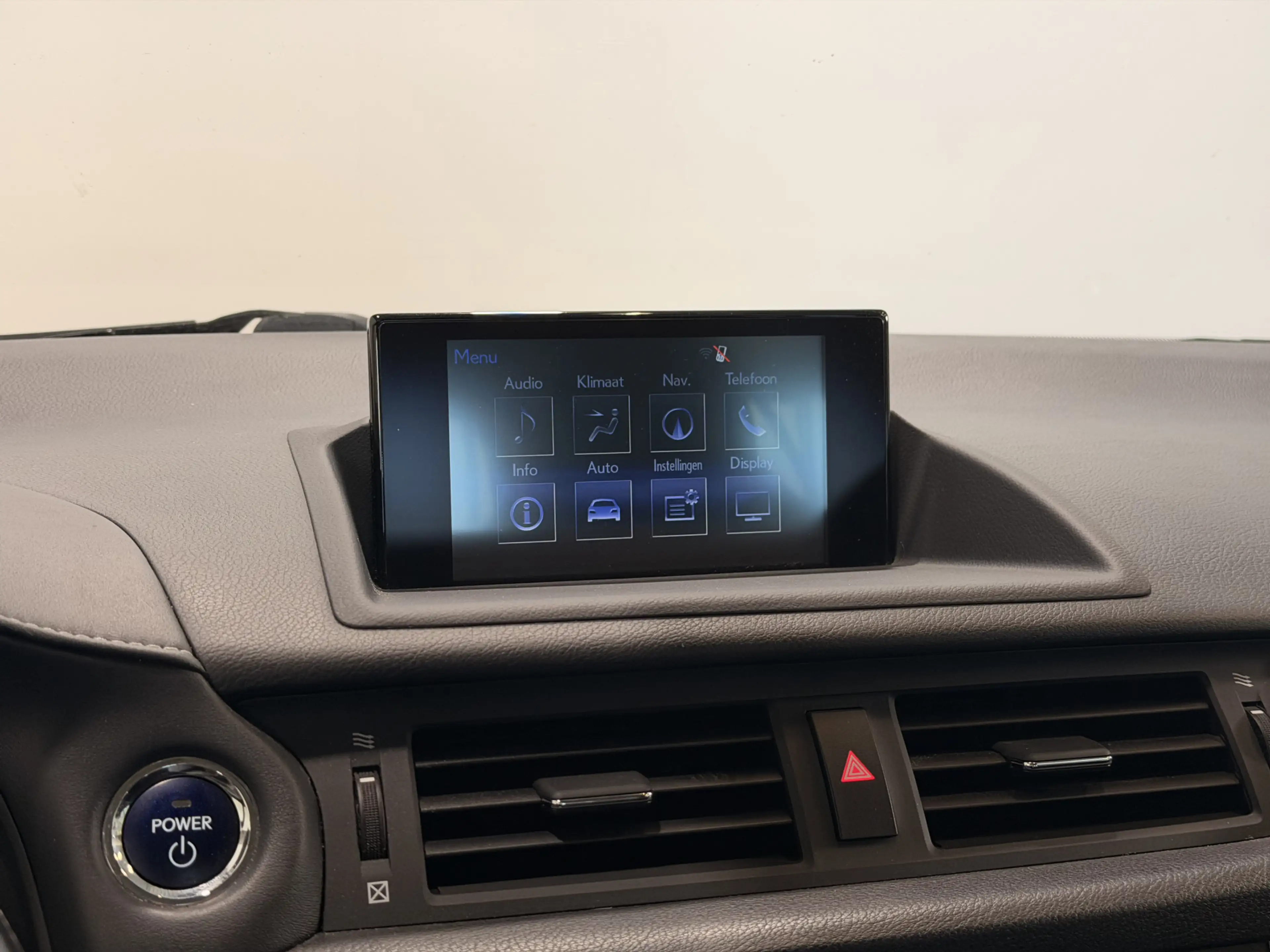 Lexus CT 200h — photo 10