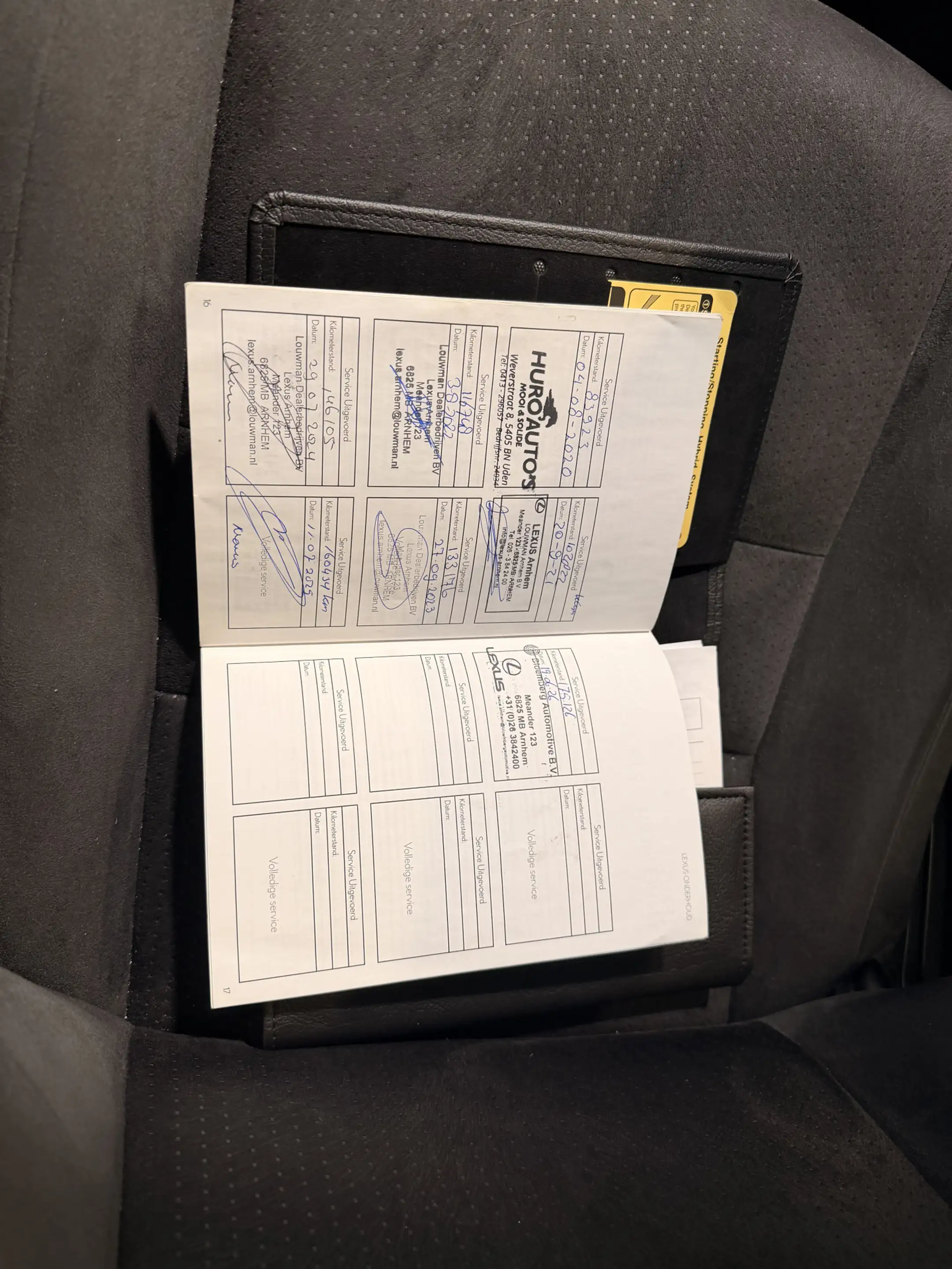 Lexus CT 200h — photo 15