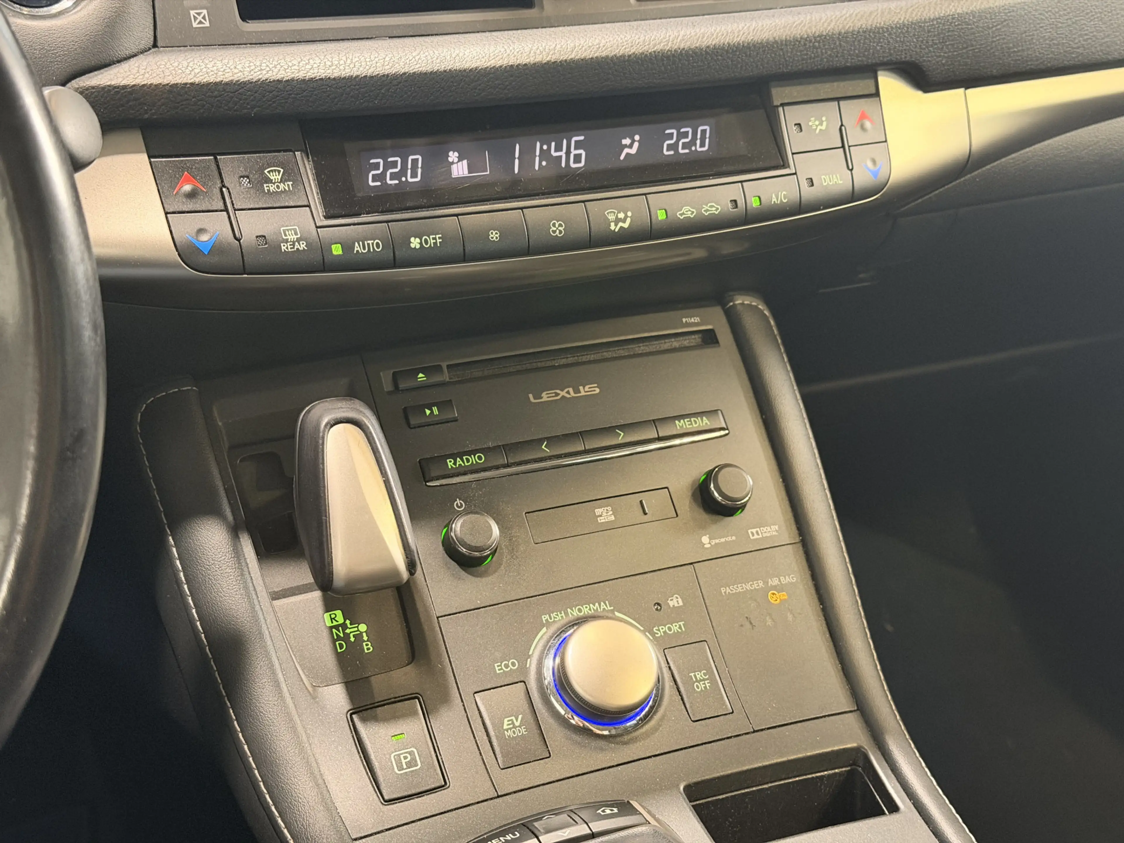 Lexus CT 200h — photo 14