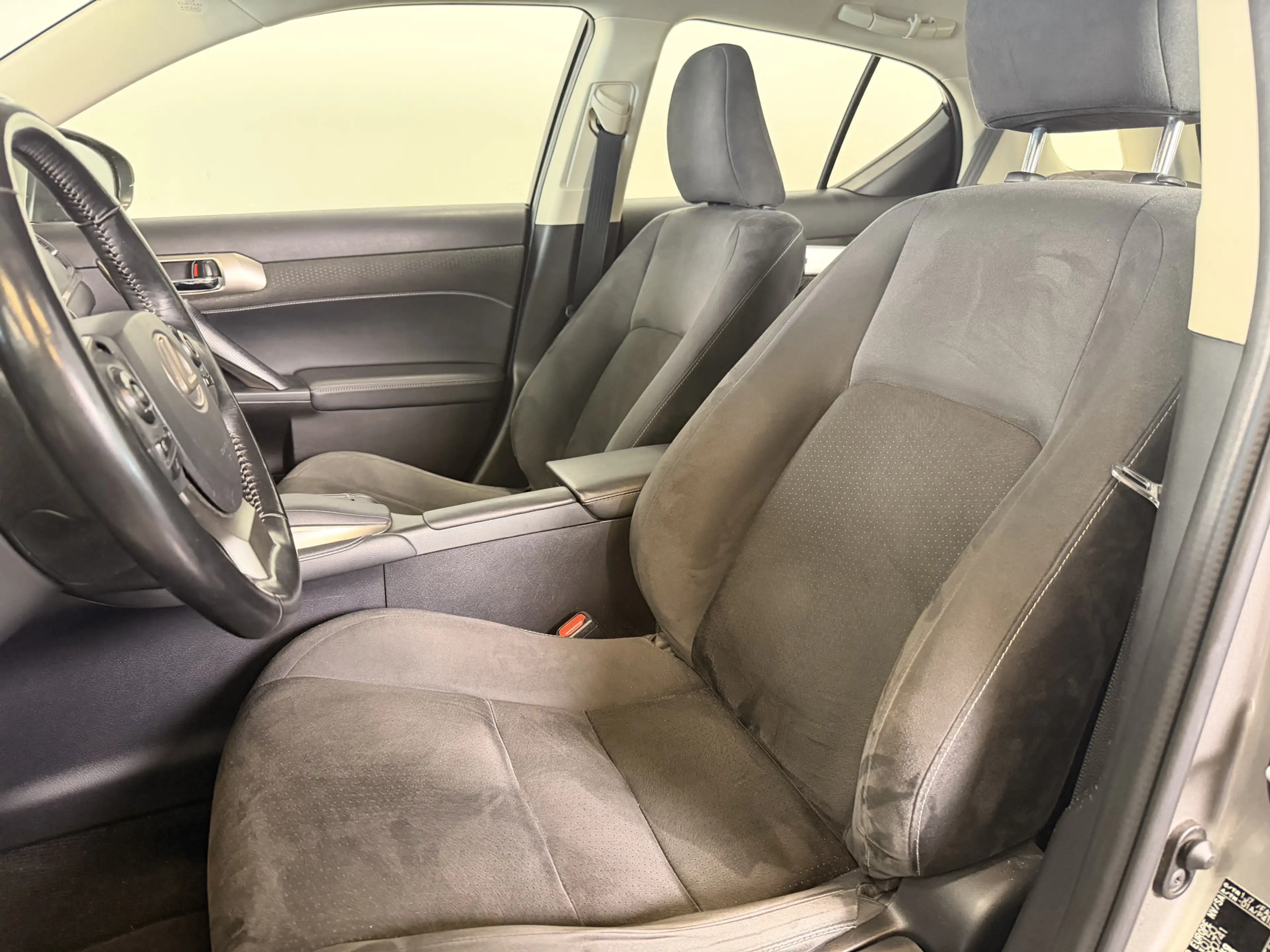 Lexus CT 200h — photo 5