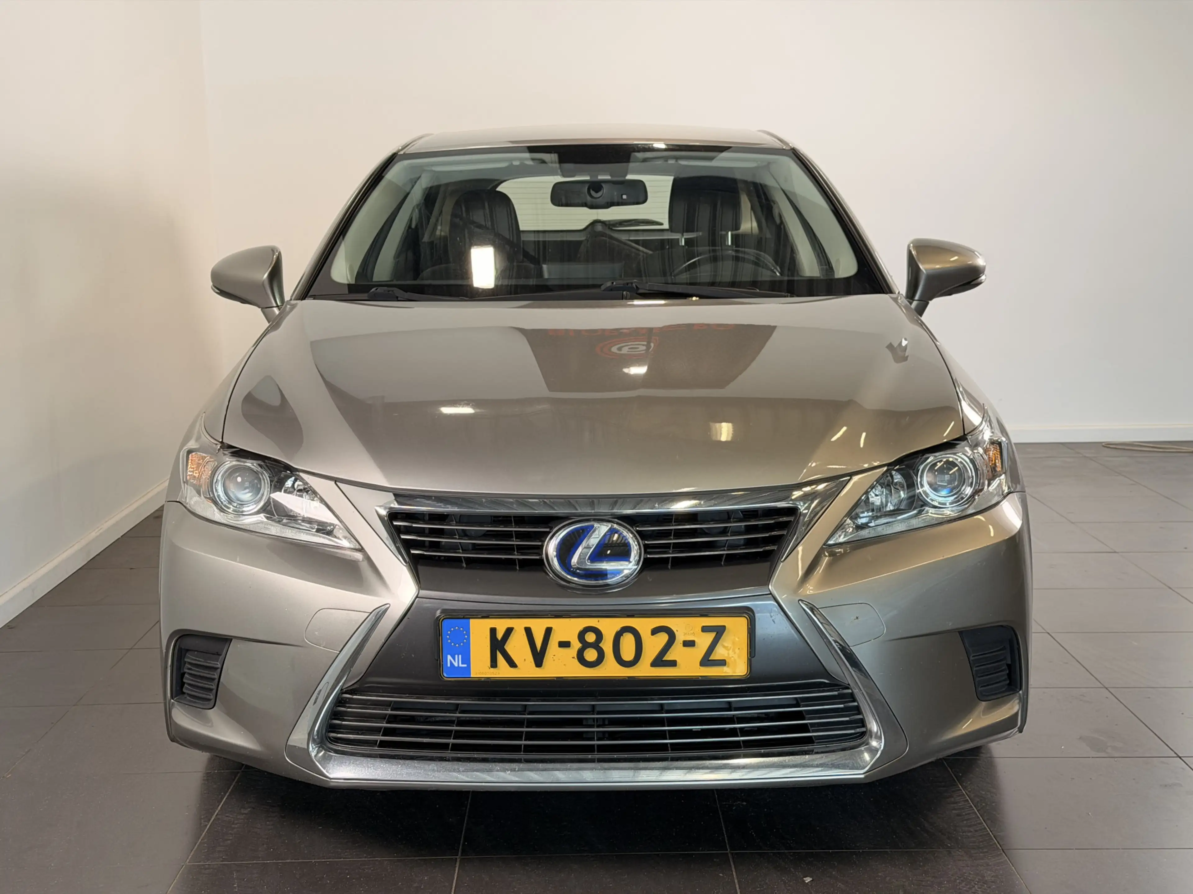 Lexus CT 200h — photo 2
