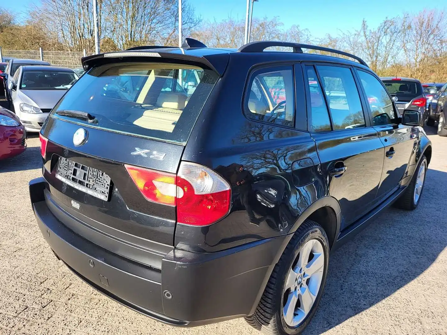 BMW X3 3.0i Aut. Schwarz - 2