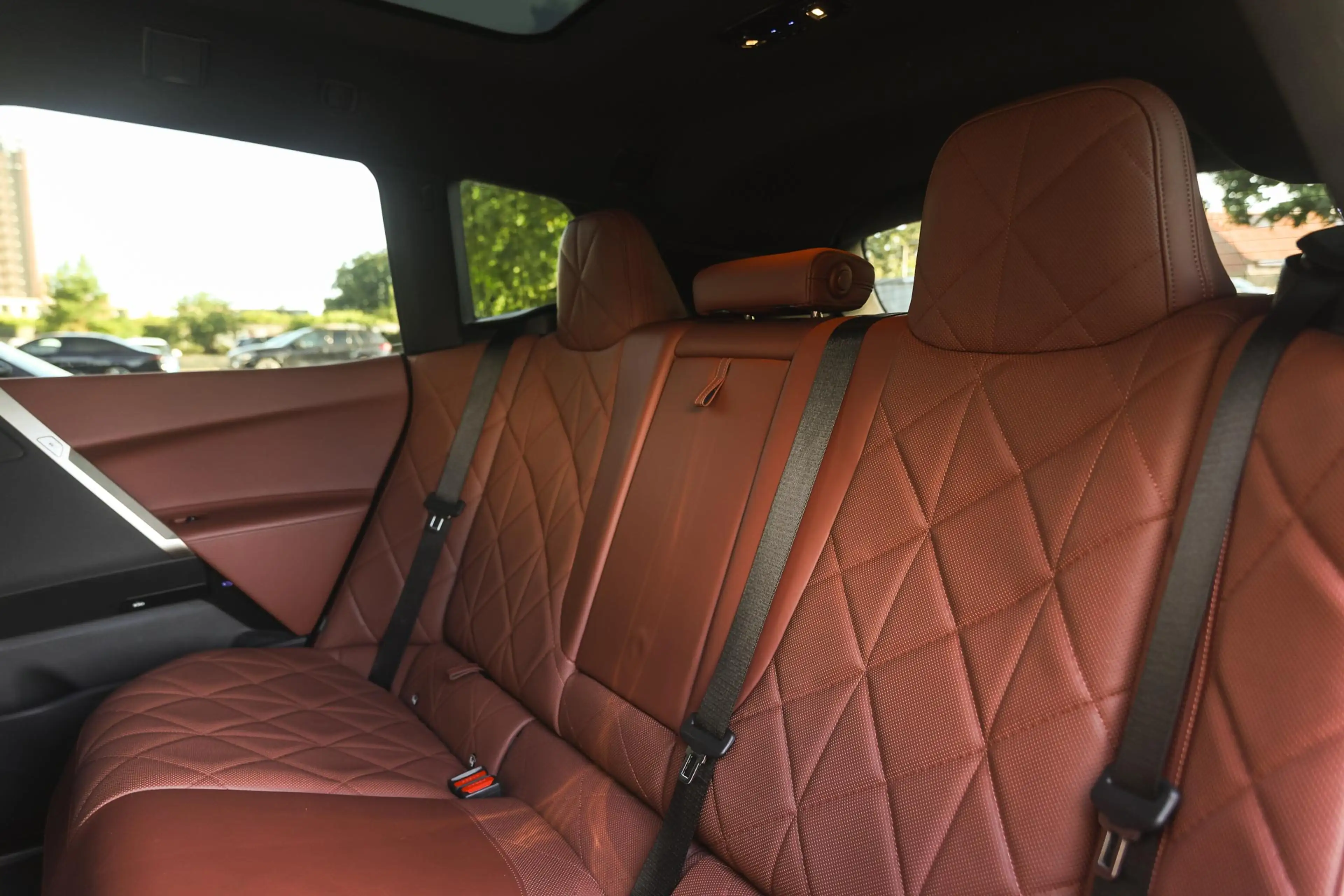 BMW iX xDrive40 / Sportpakket / Panoramadak Sky Lounge / — photo 11