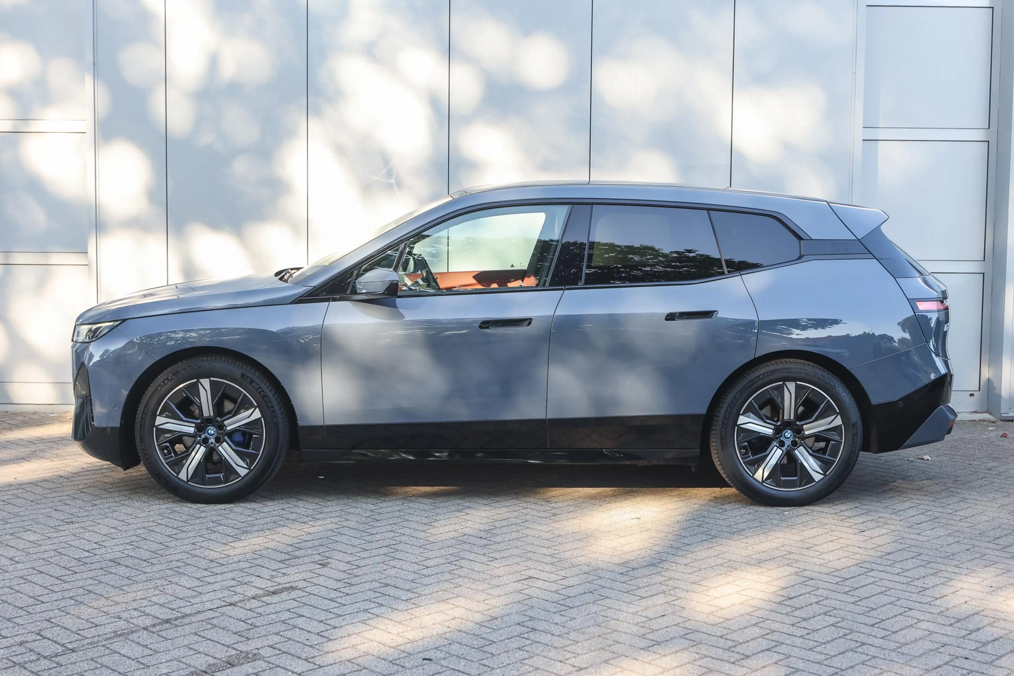 BMW iX xDrive40 / Sportpakket / Panoramadak Sky Lounge / — photo 7