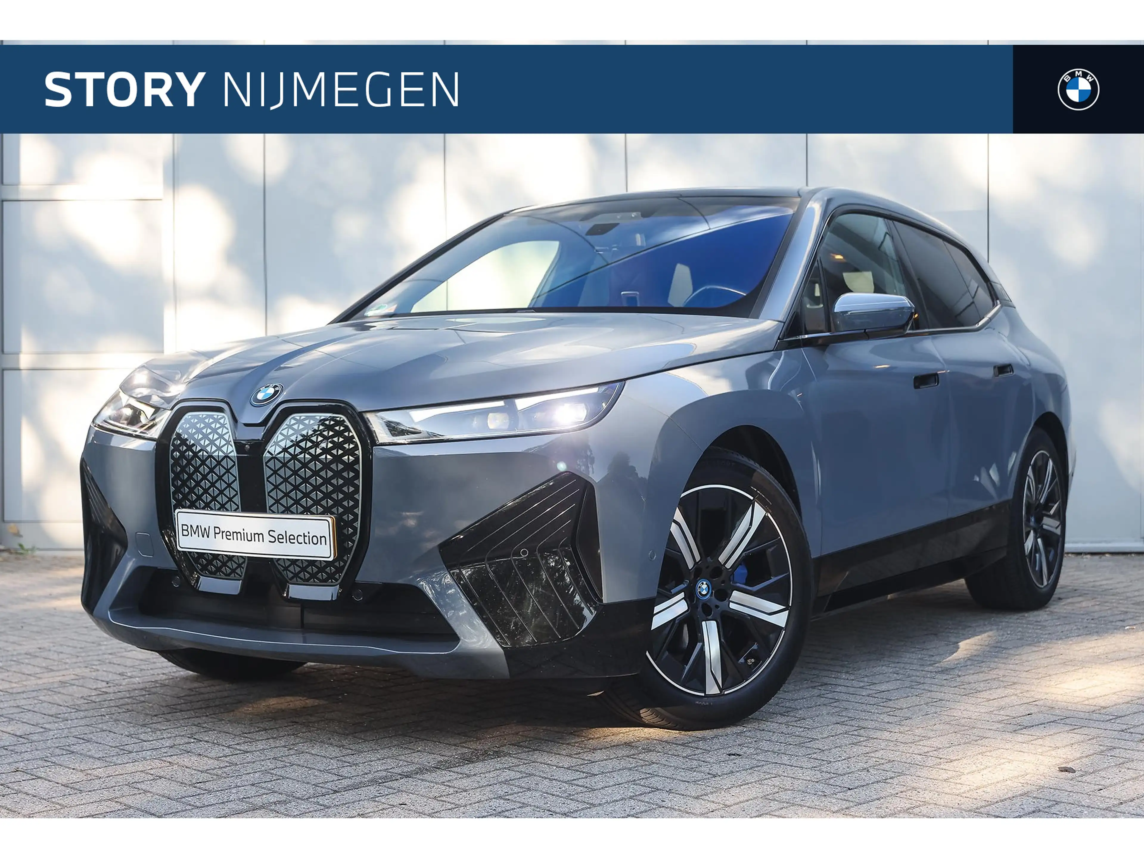 BMW iX xDrive40 / Sportpakket / Panoramadak Sky Lounge /