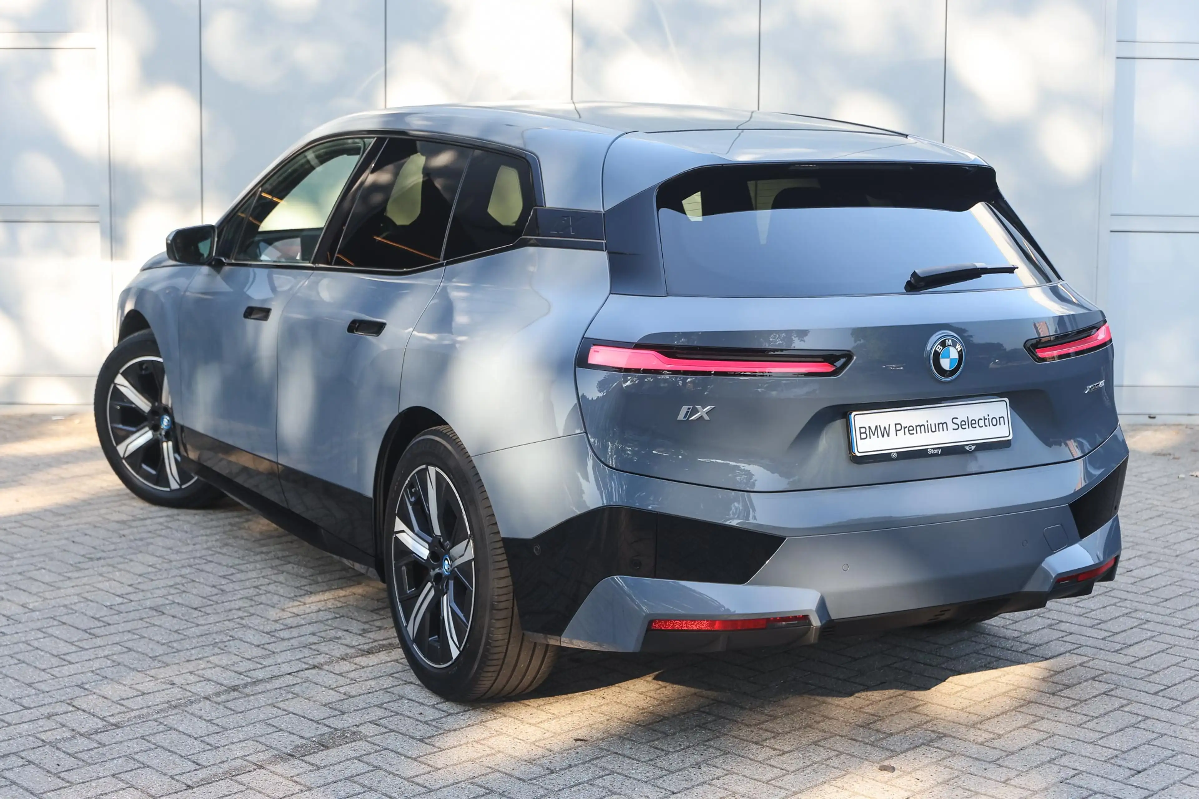 BMW iX xDrive40 / Sportpakket / Panoramadak Sky Lounge / — photo 2