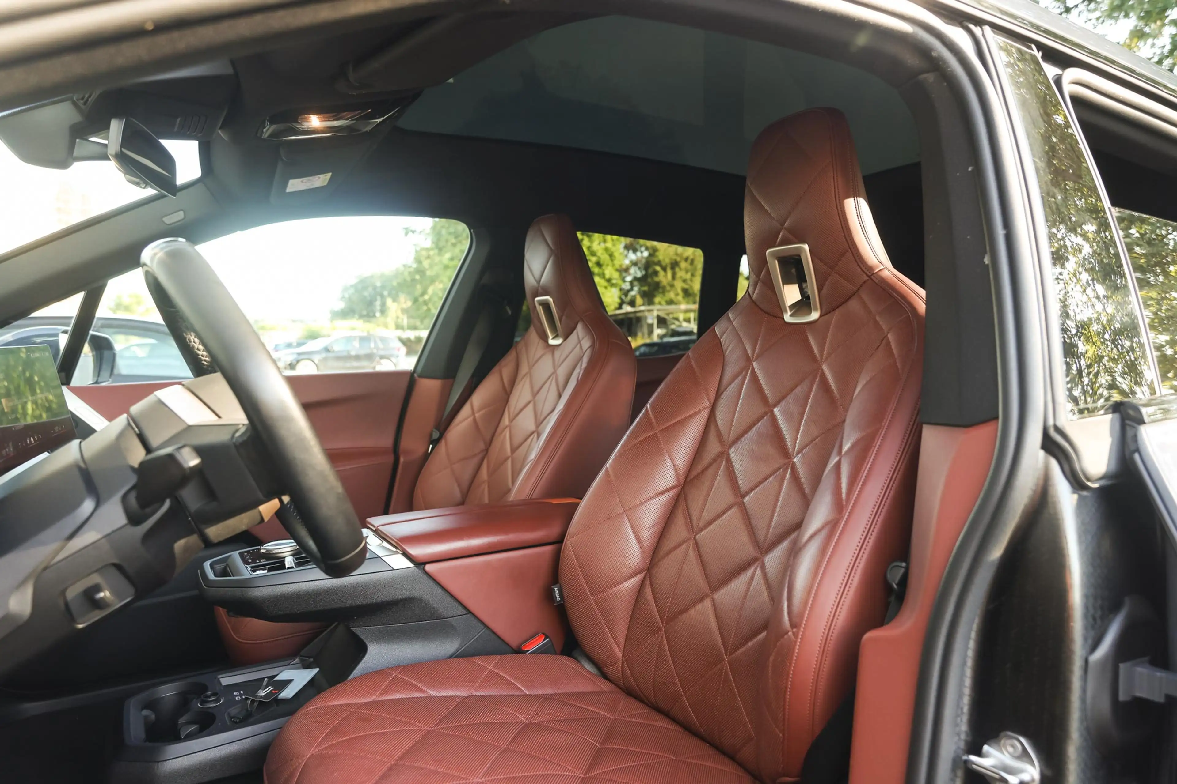 BMW iX xDrive40 / Sportpakket / Panoramadak Sky Lounge / — photo 13