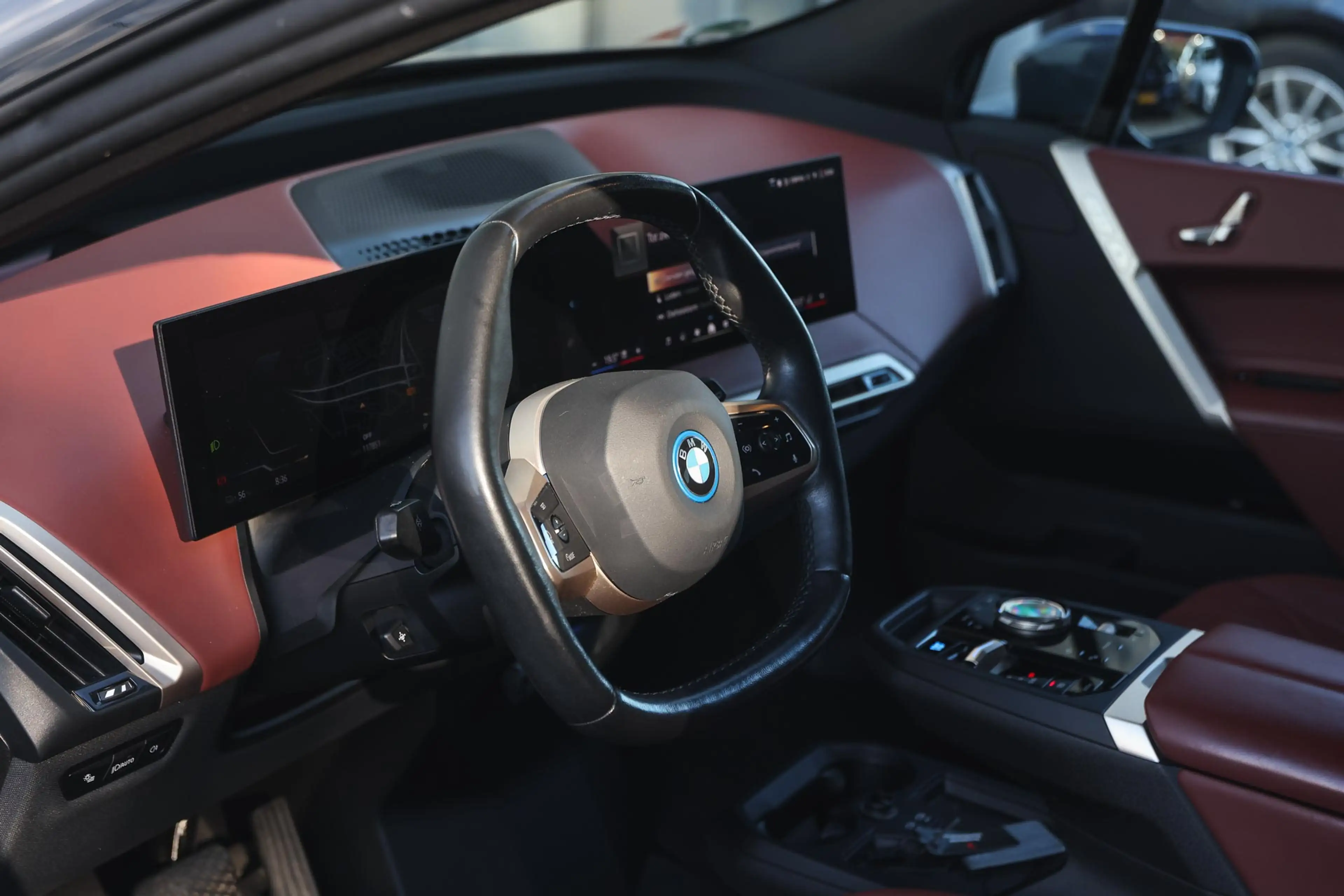 BMW iX xDrive40 / Sportpakket / Panoramadak Sky Lounge / — photo 9