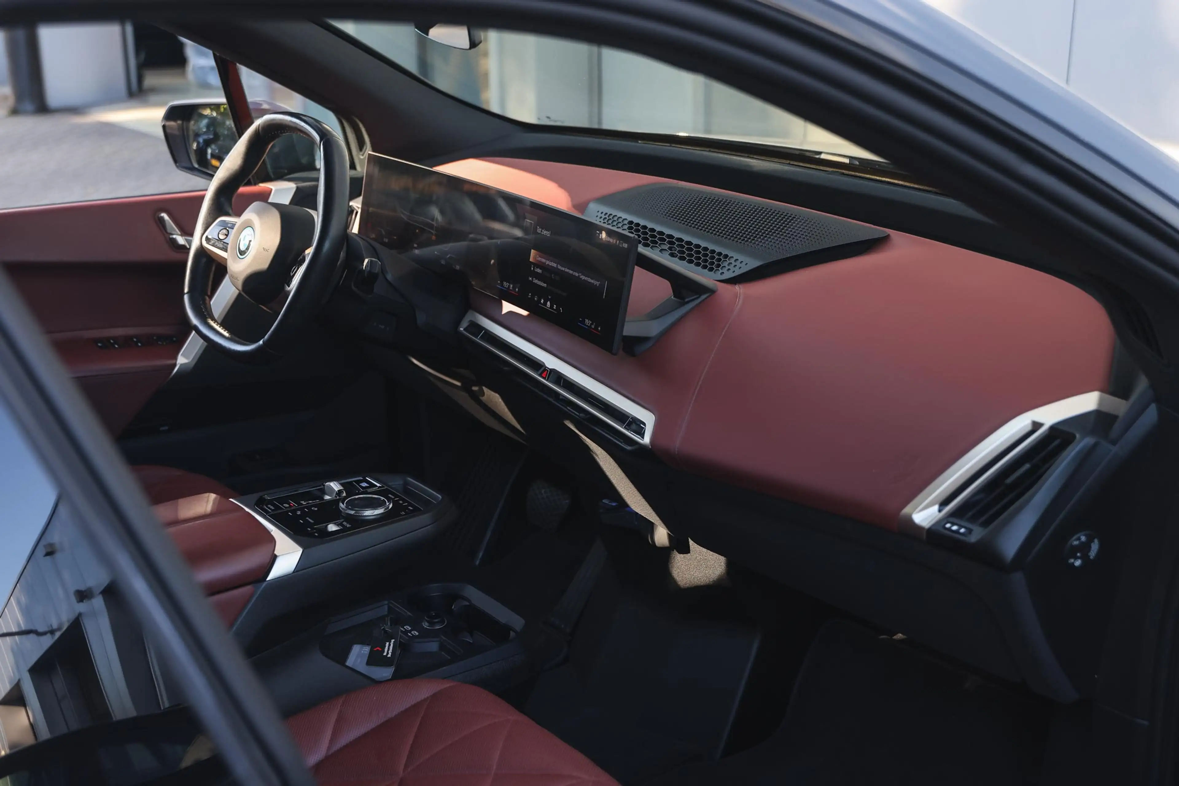 BMW iX xDrive40 / Sportpakket / Panoramadak Sky Lounge / — photo 10