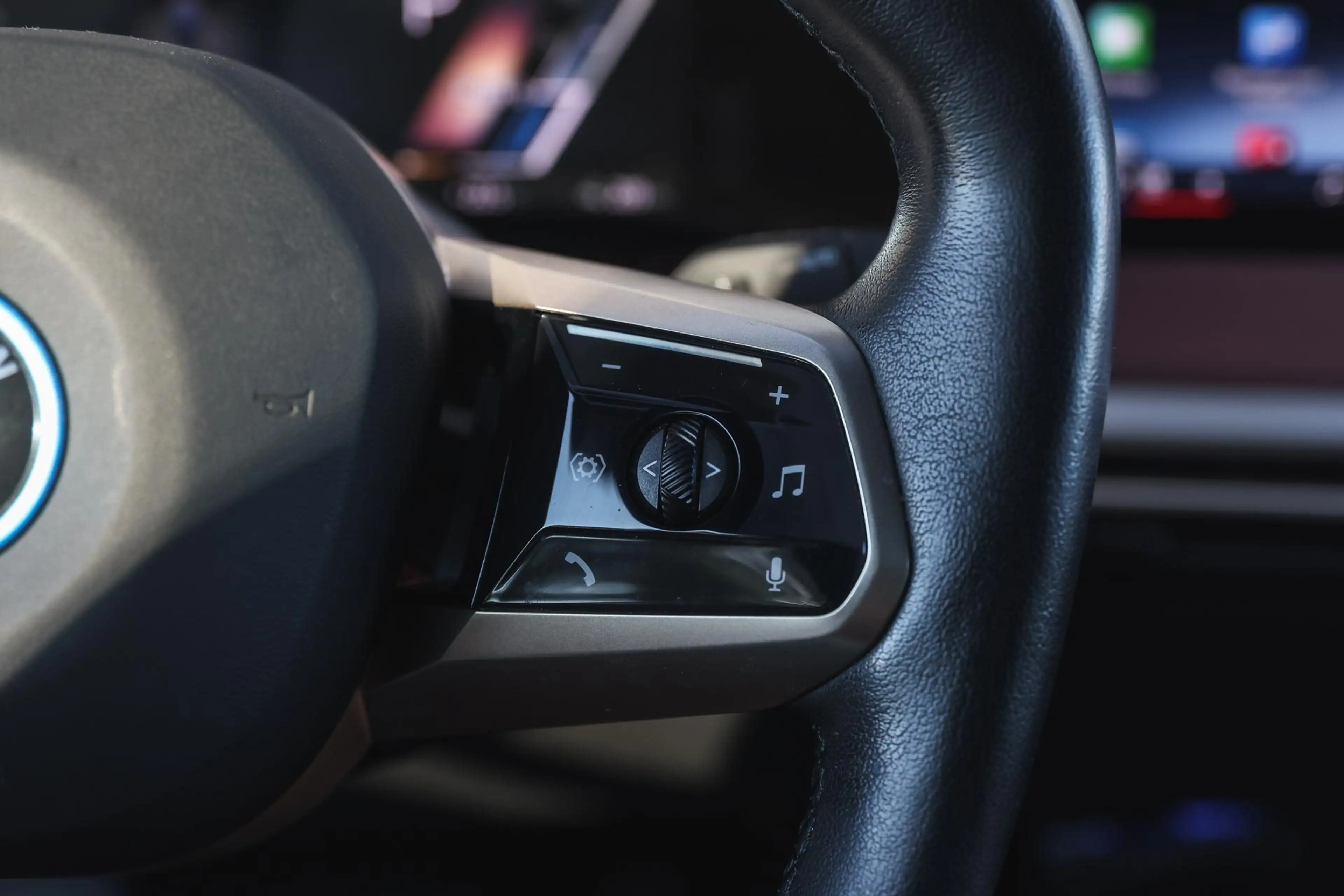 BMW iX xDrive40 / Sportpakket / Panoramadak Sky Lounge / — photo 15