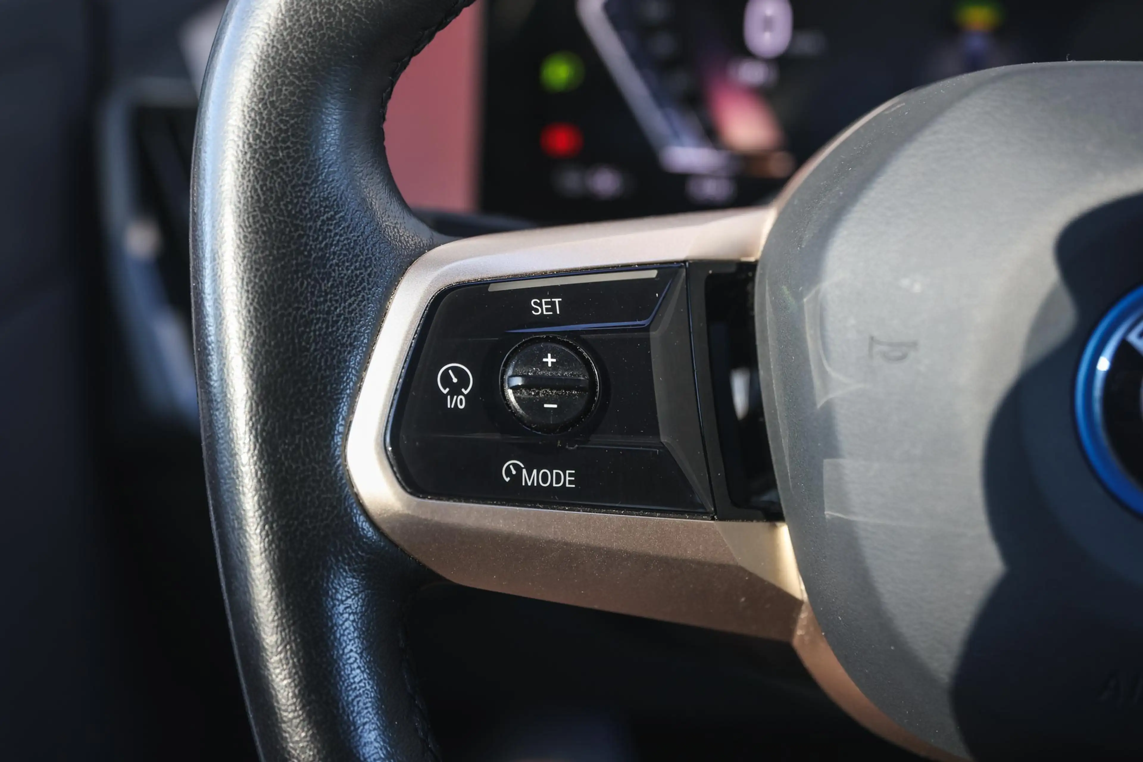 BMW iX xDrive40 / Sportpakket / Panoramadak Sky Lounge / — photo 14