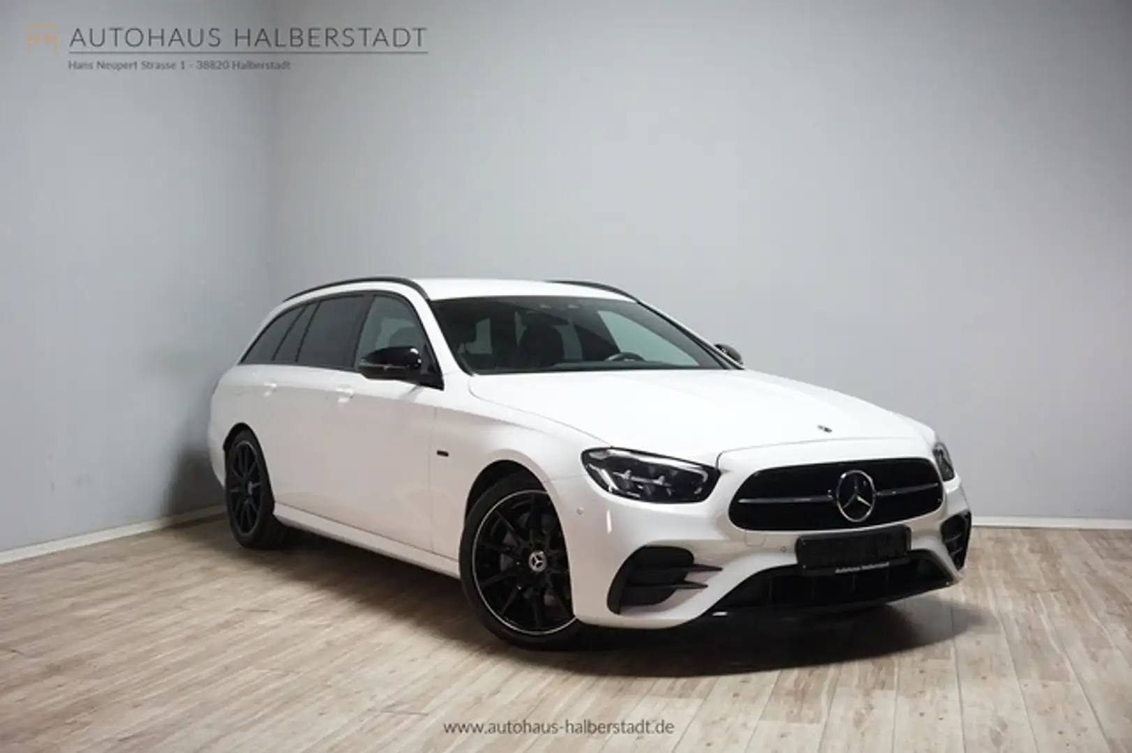 Mercedes-Benz E 220 d T-Modell AMG-Night-Edition/23P-Distr/ Weiß - 1