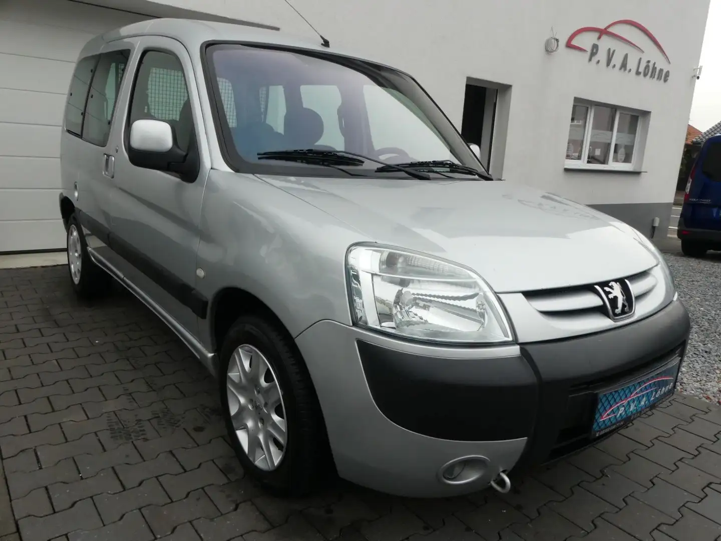 Peugeot Partner Grand Filou Cool 110 Klima | SHZ | AHK Grau - 1