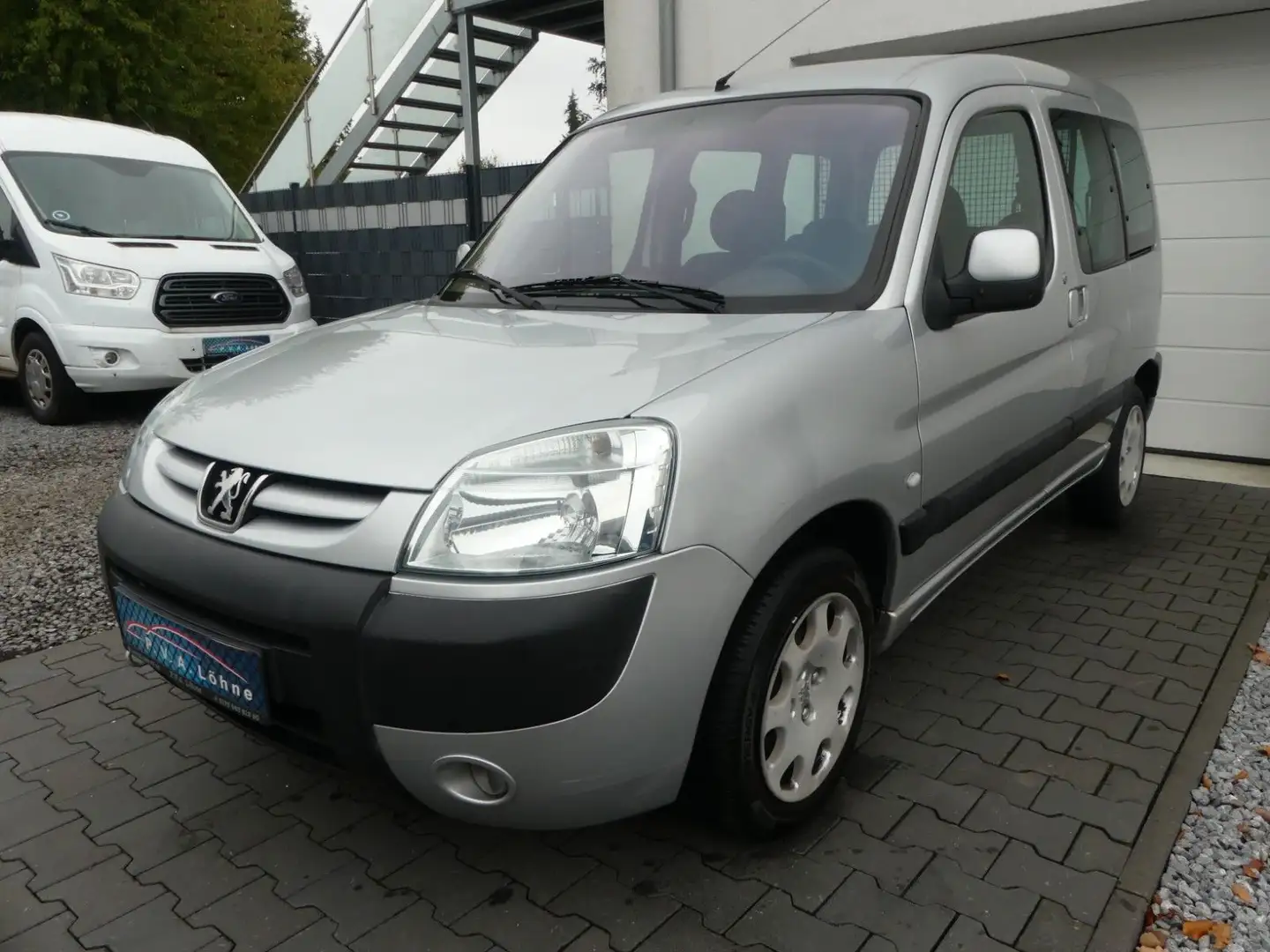 Peugeot Partner Grand Filou Cool 110 Klima | SHZ | AHK Grau - 2