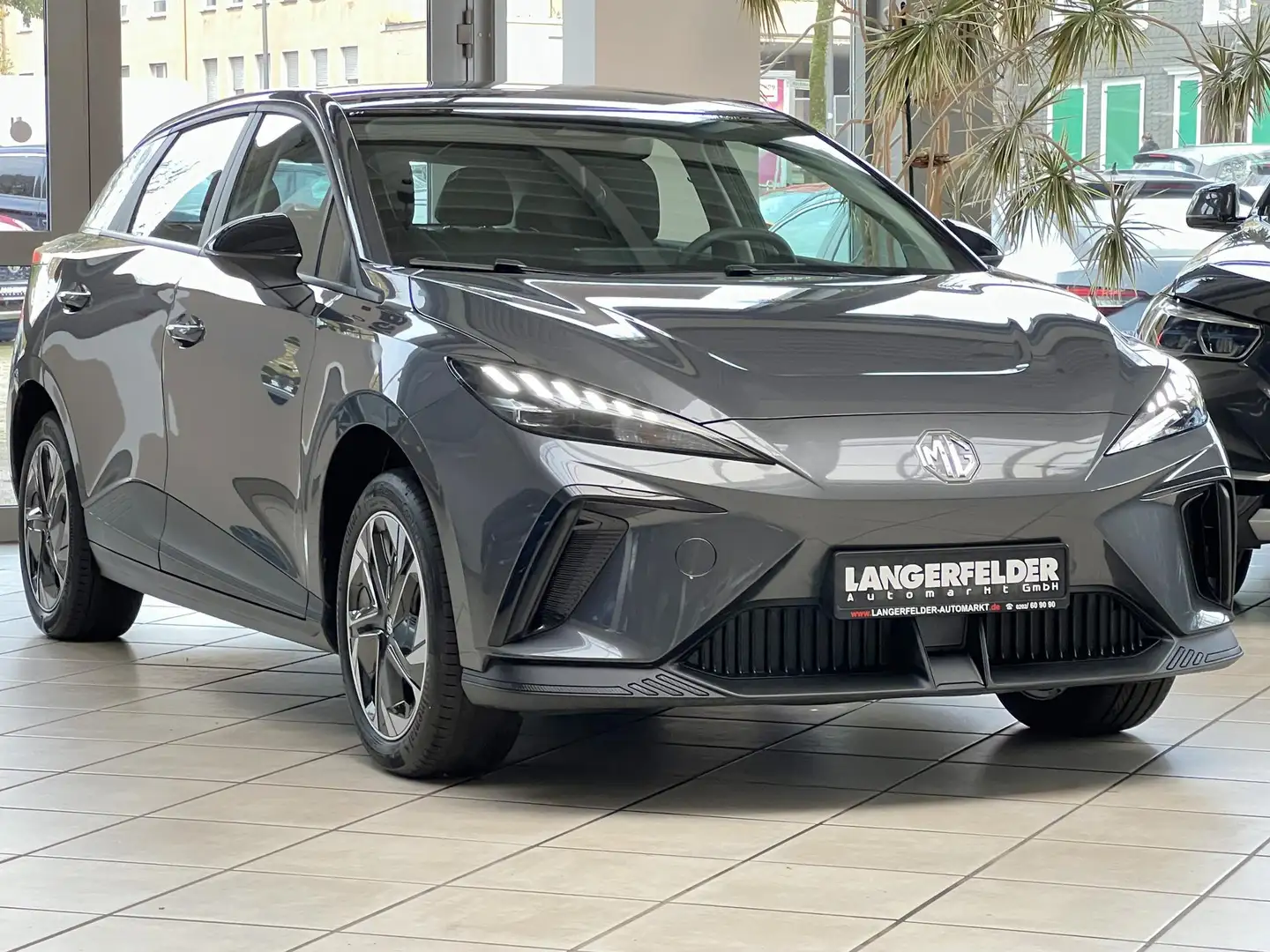 MG MG4 MG4 49kWh*ACC*SPUR*LED*NAV*CARPLAY*7J GARANTIE* Gris - 1
