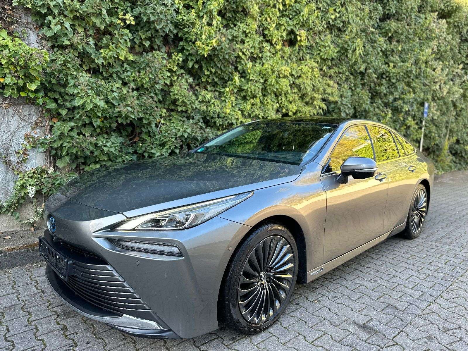 Second hand Toyota Mirai 