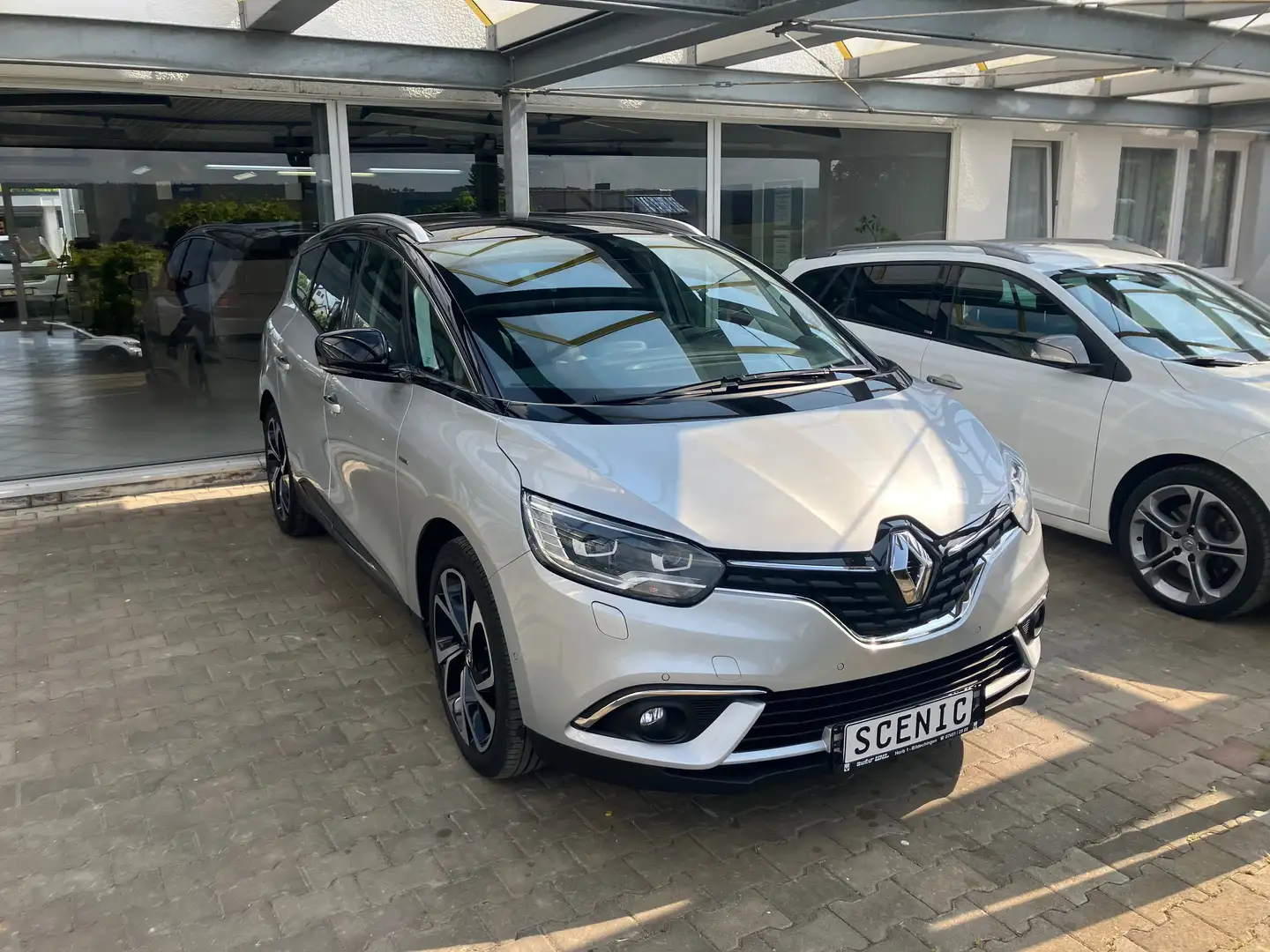Renault Scenic Grand Scenic BOSE Edition NEUER MOTOR 1.6dCi Silber - 1
