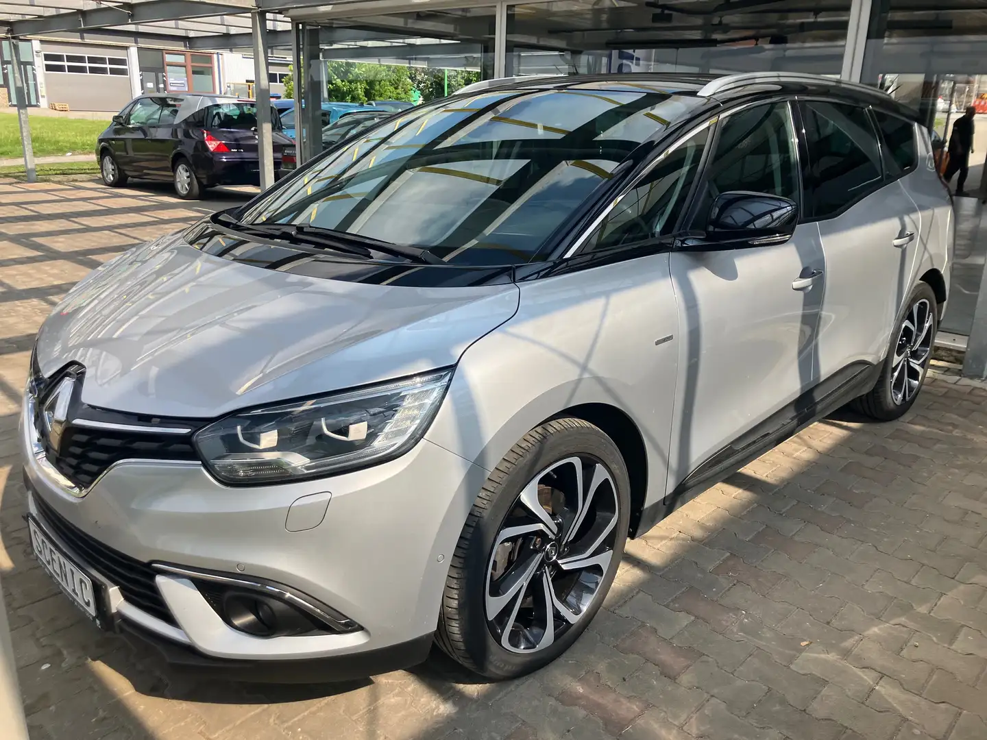 Renault Scenic Grand Scenic BOSE Edition NEUER MOTOR 1.6dCi Silber - 2