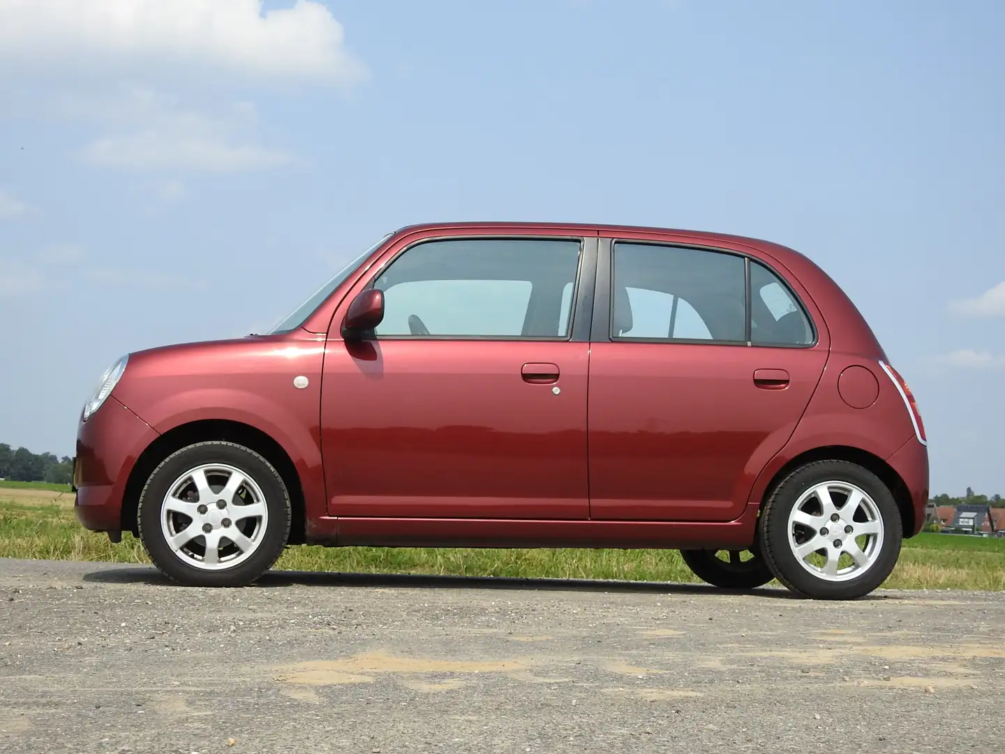 Daihatsu Trevis 1.0 Automatik. Klima.Ganzjahresreifen. Red - 1