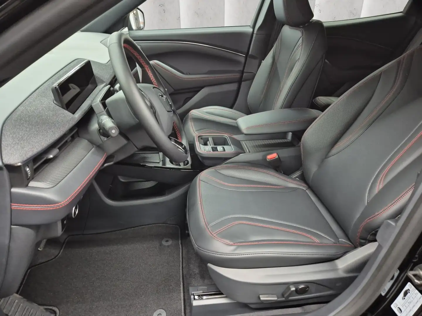 Ford Mustang Mach-E Premium Emotor Extended Range 203kW RWD Sports Uti Zwart - 2