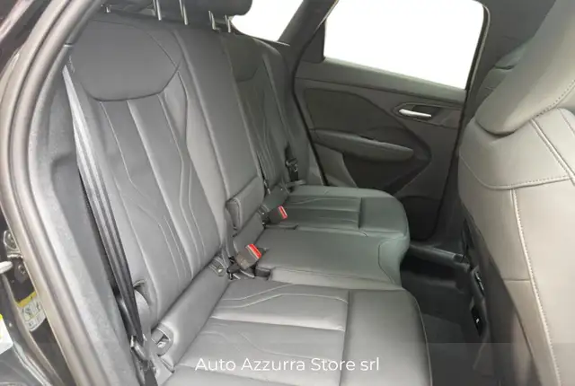 Audi Q3 view 13