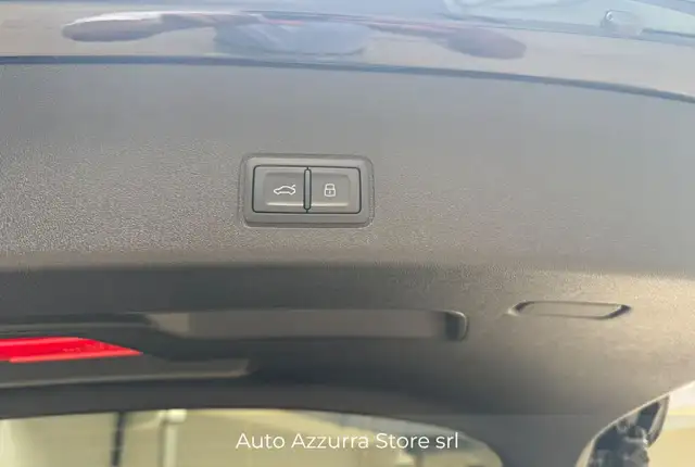 Audi Q3 view 15