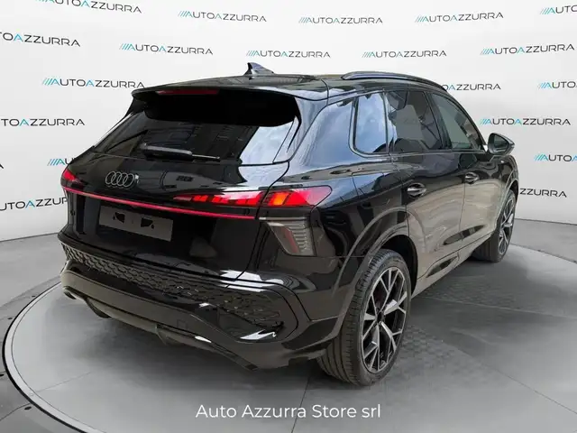 Audi Q3 view 3