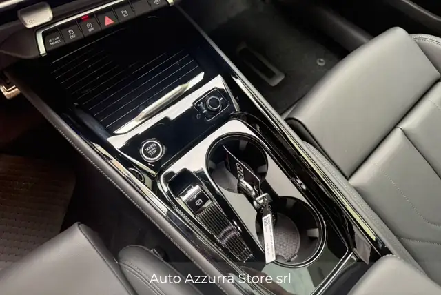 Audi Q3 view 11