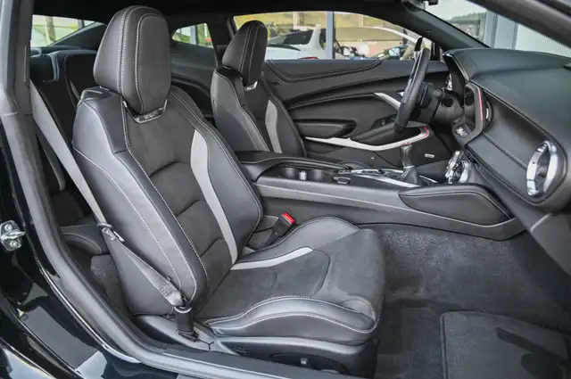 Chevrolet Camaro view 12