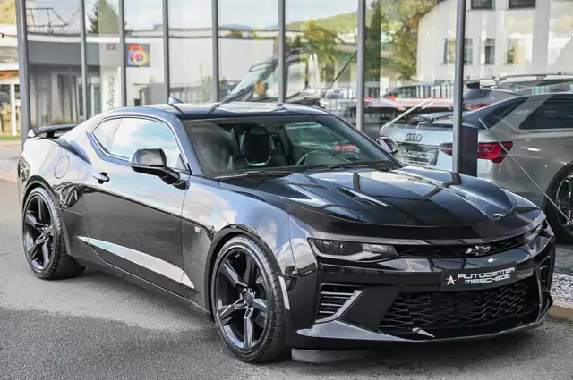 Chevrolet Camaro view 3