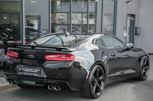 Chevrolet Camaro view 4
