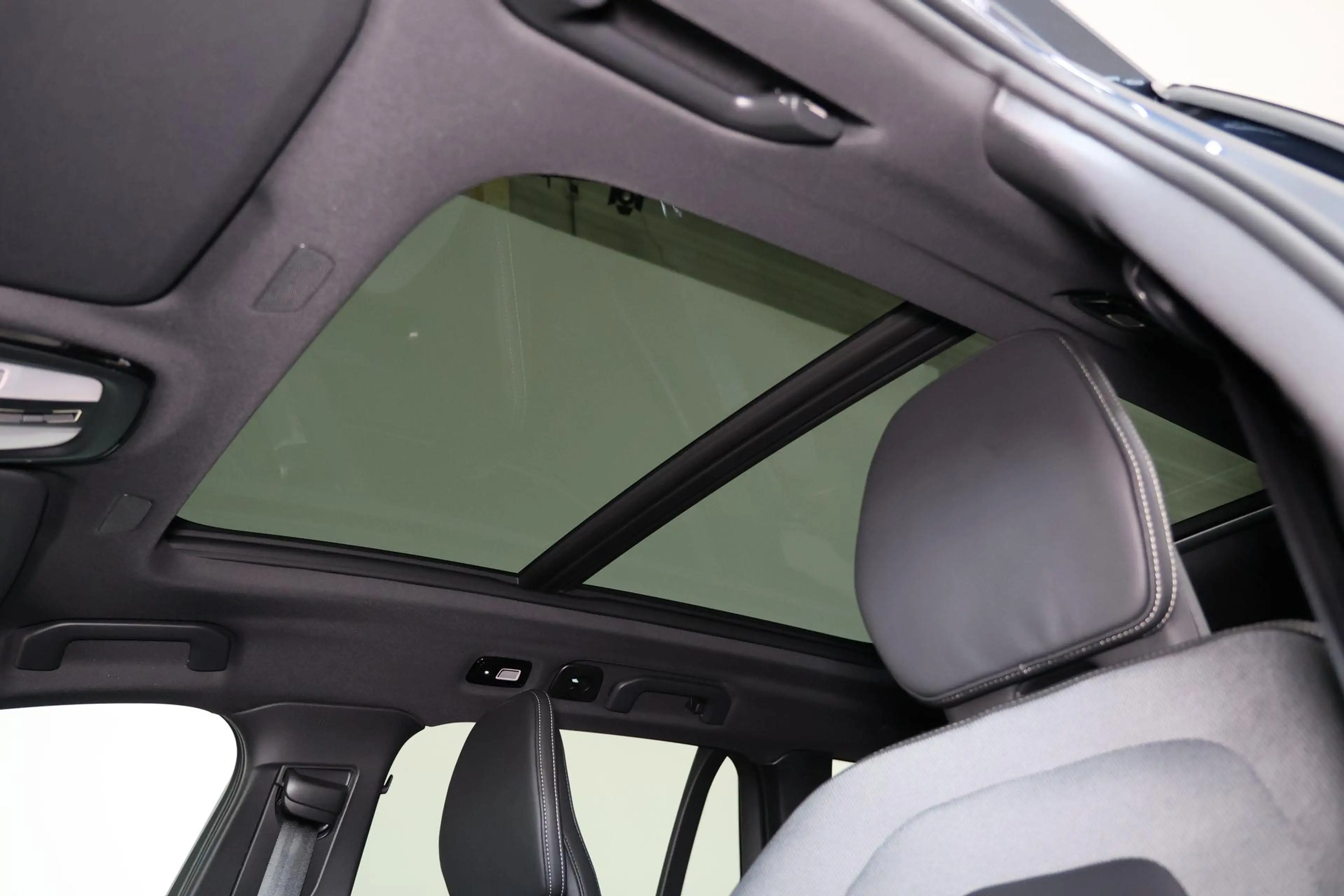 Volvo V60 T6 Recharge AWD Plus Dark - Panorama/schuifdak - I — photo 4