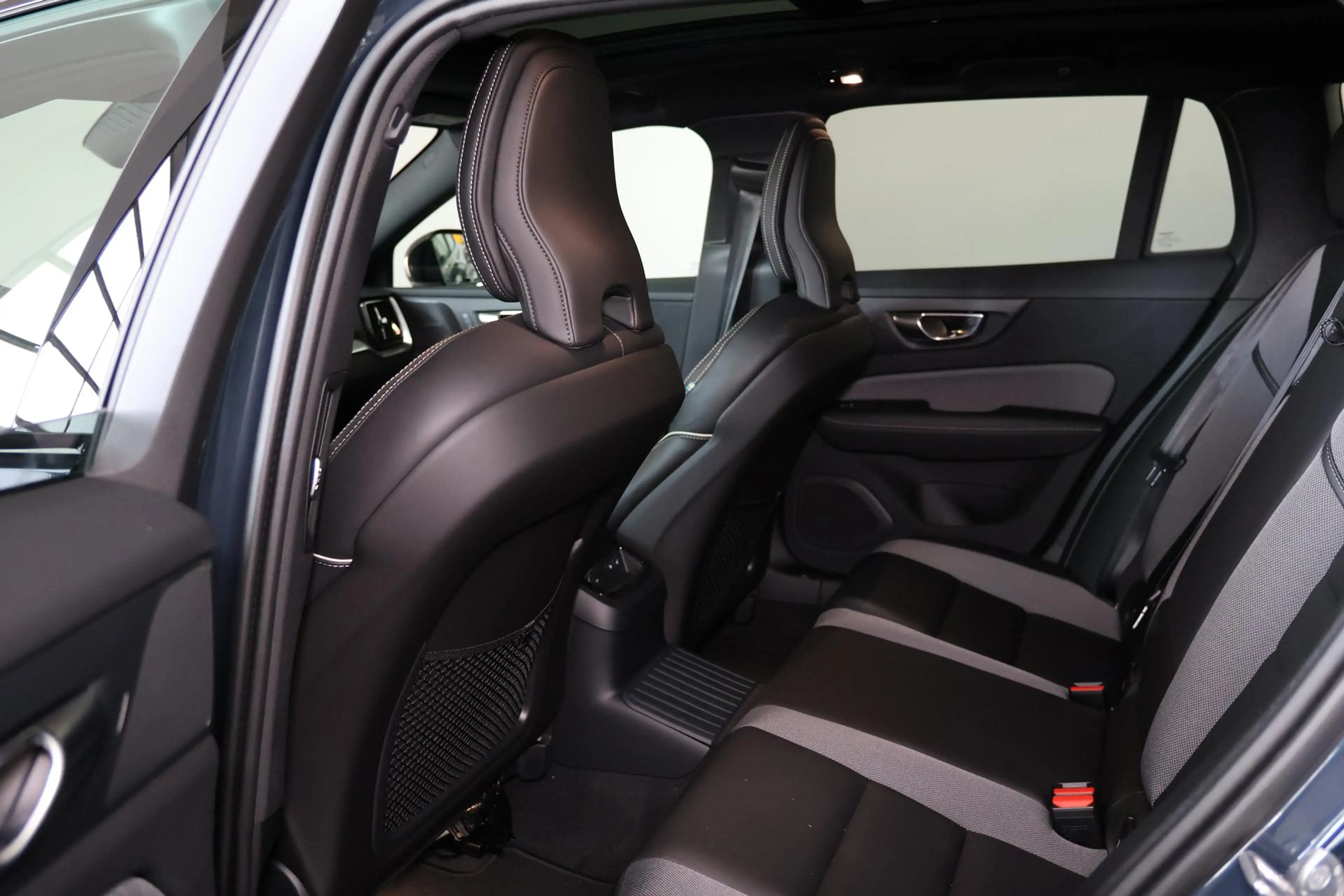 Volvo V60 T6 Recharge AWD Plus Dark - Panorama/schuifdak - I — photo 15