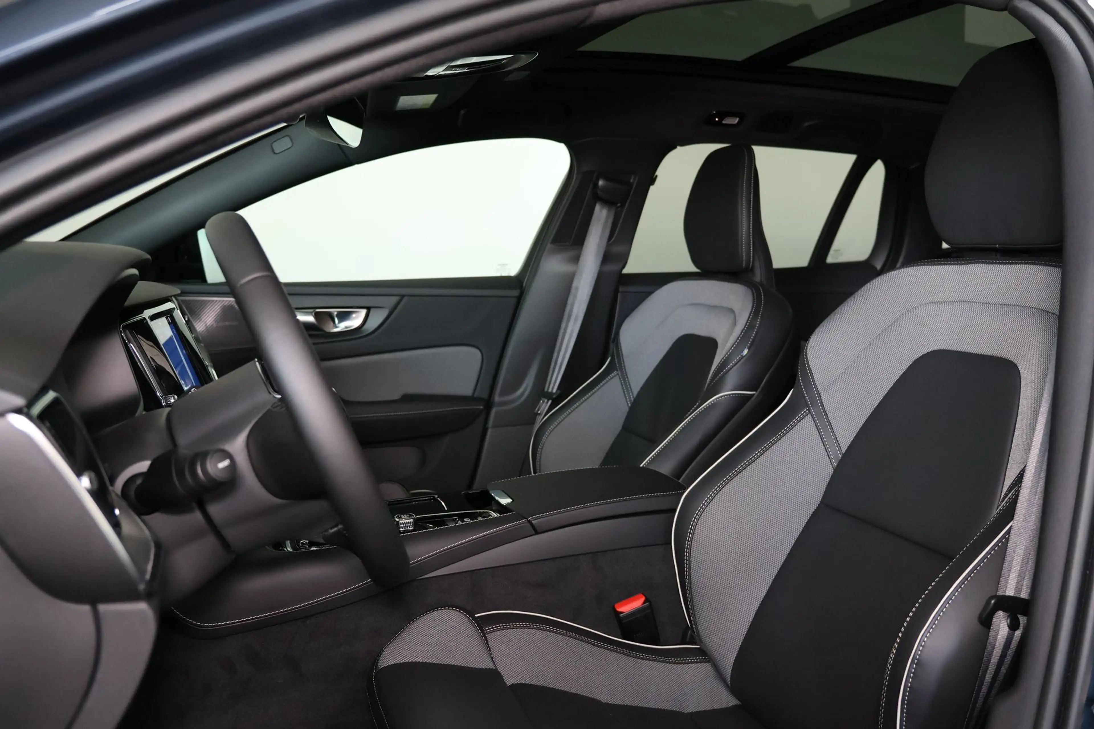 Volvo V60 T6 Recharge AWD Plus Dark - Panorama/schuifdak - I — photo 14