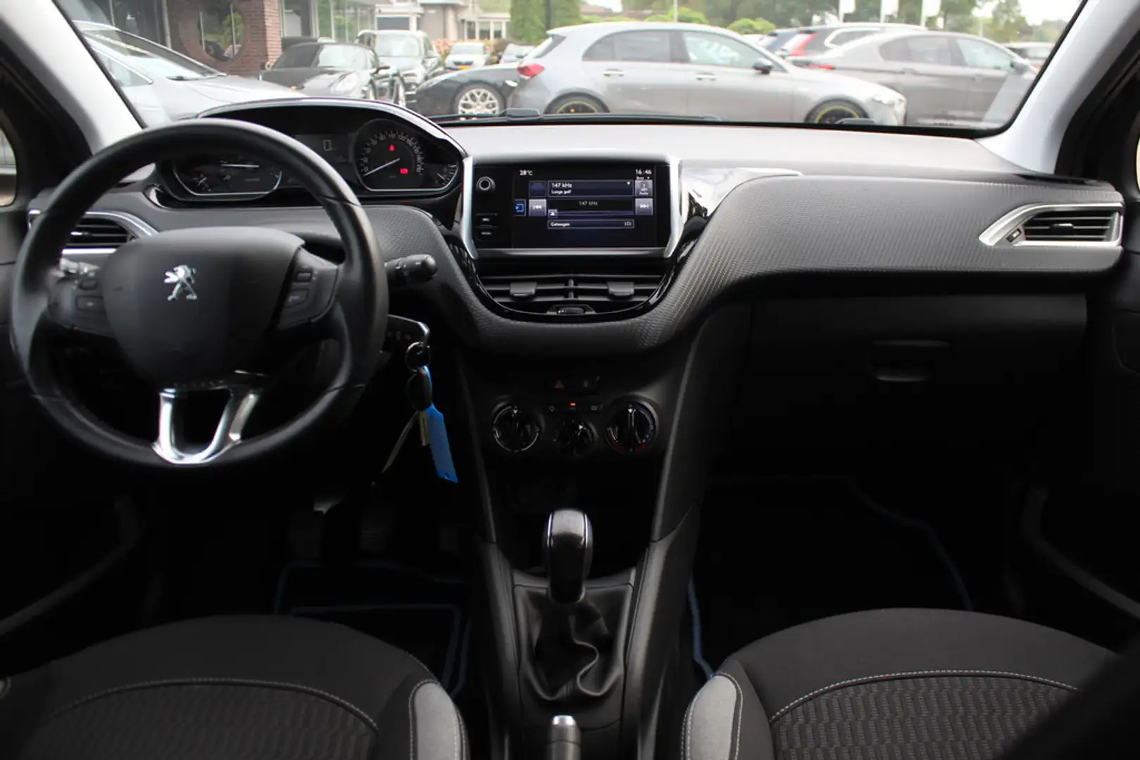 Peugeot 208 1.2 PureTech Signature Navigatie / Parkeerhulp ach Grijs - 2