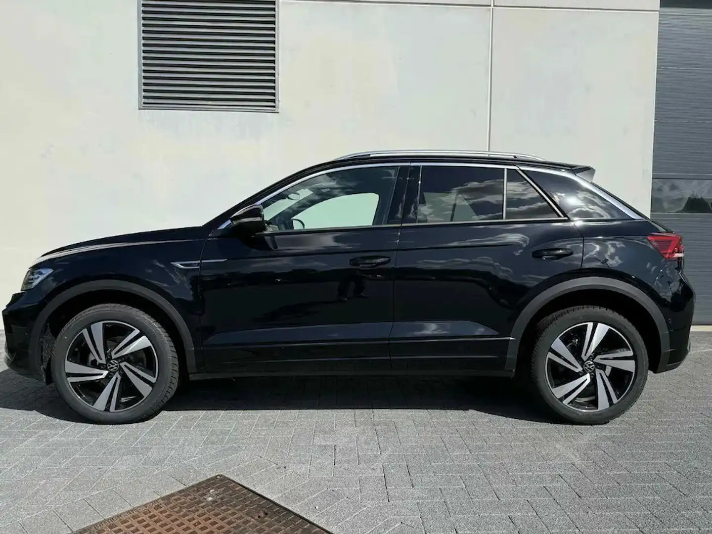 Volkswagen T-Roc R-LINE 1.5TSI 150PK Noir - 2
