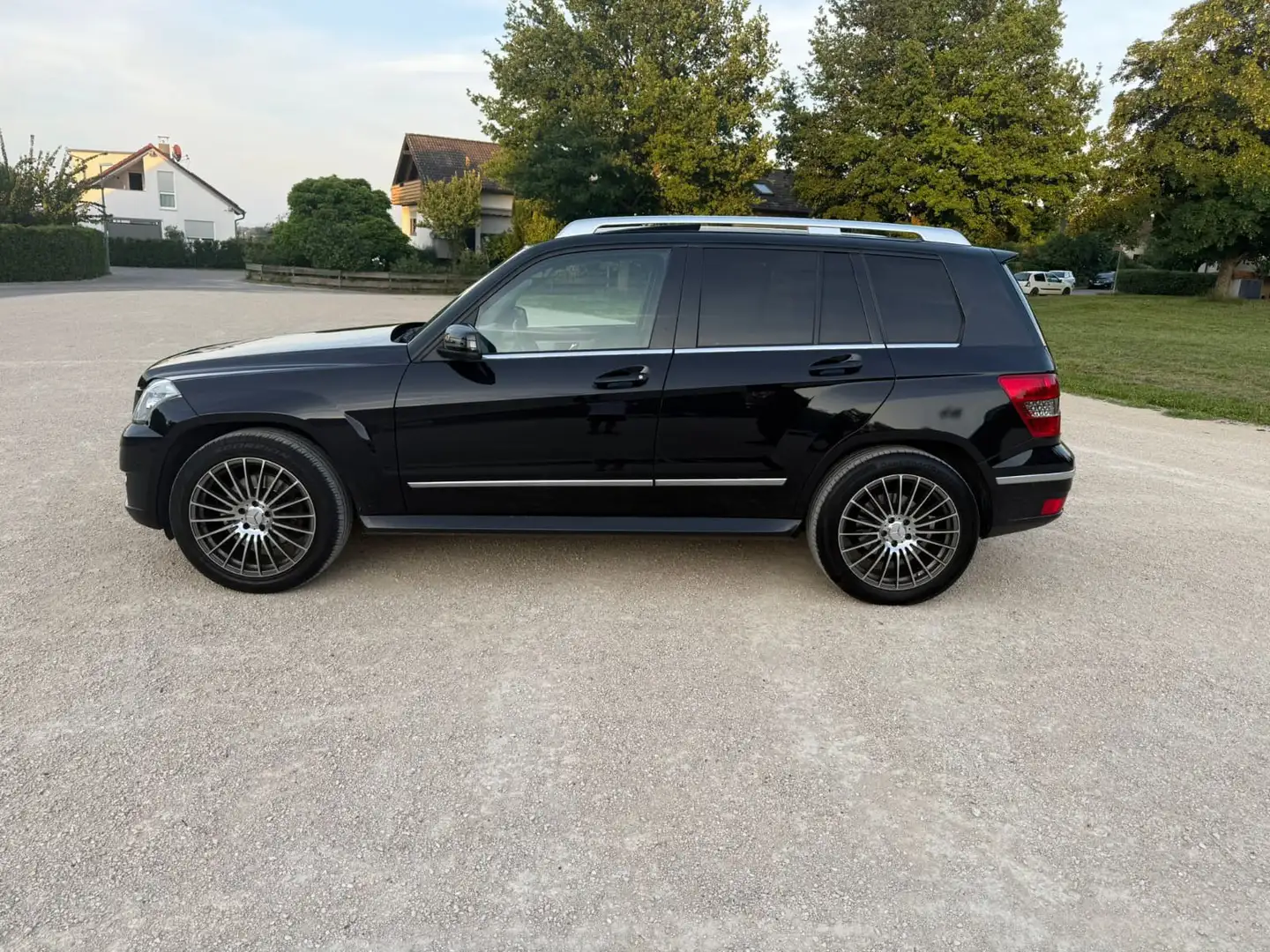 Mercedes-Benz 320 - 1