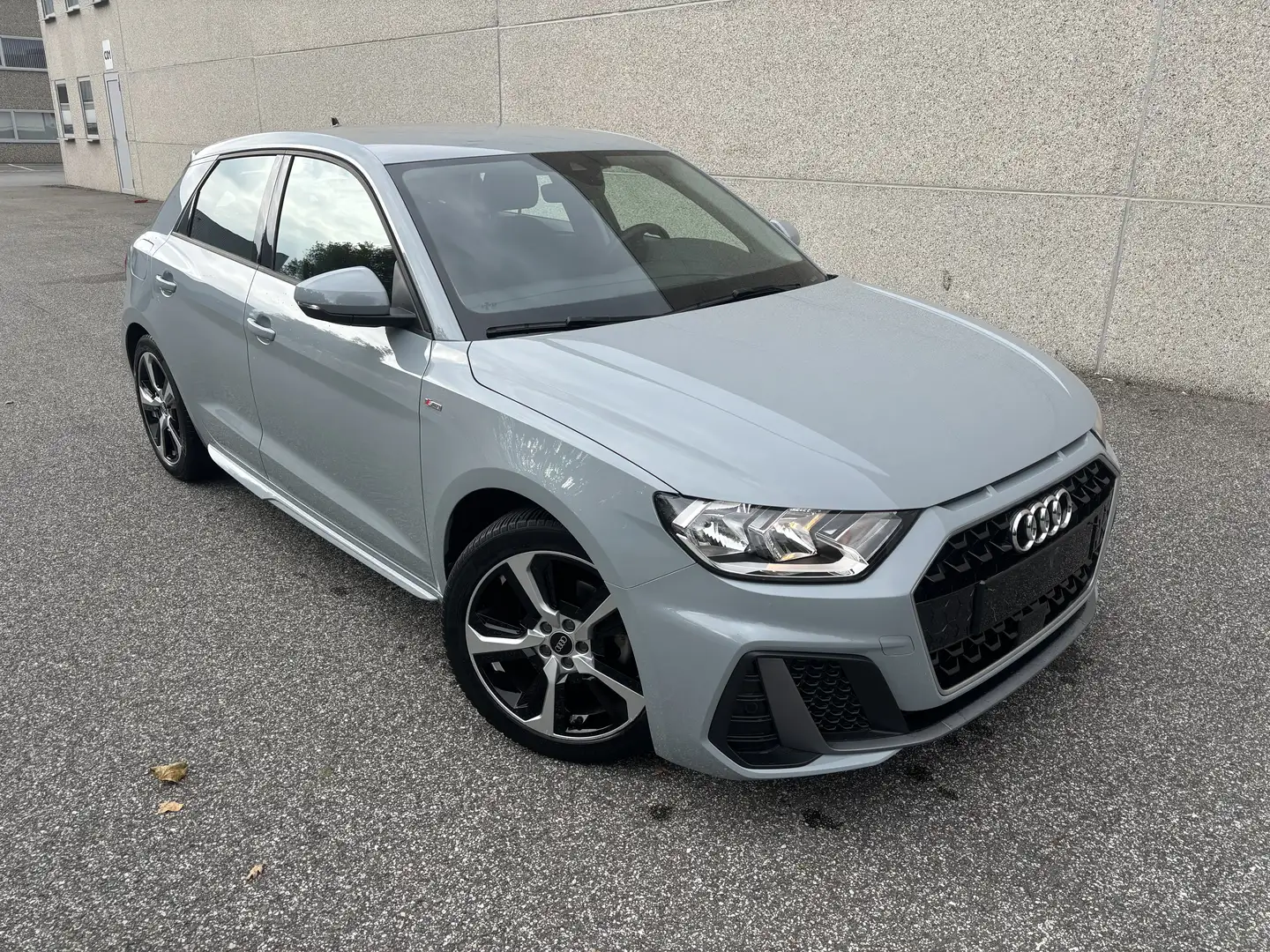 Audi A1 30 TFSI Sportback S tronic line *GARANTIE*CARPAS* Gris - 1